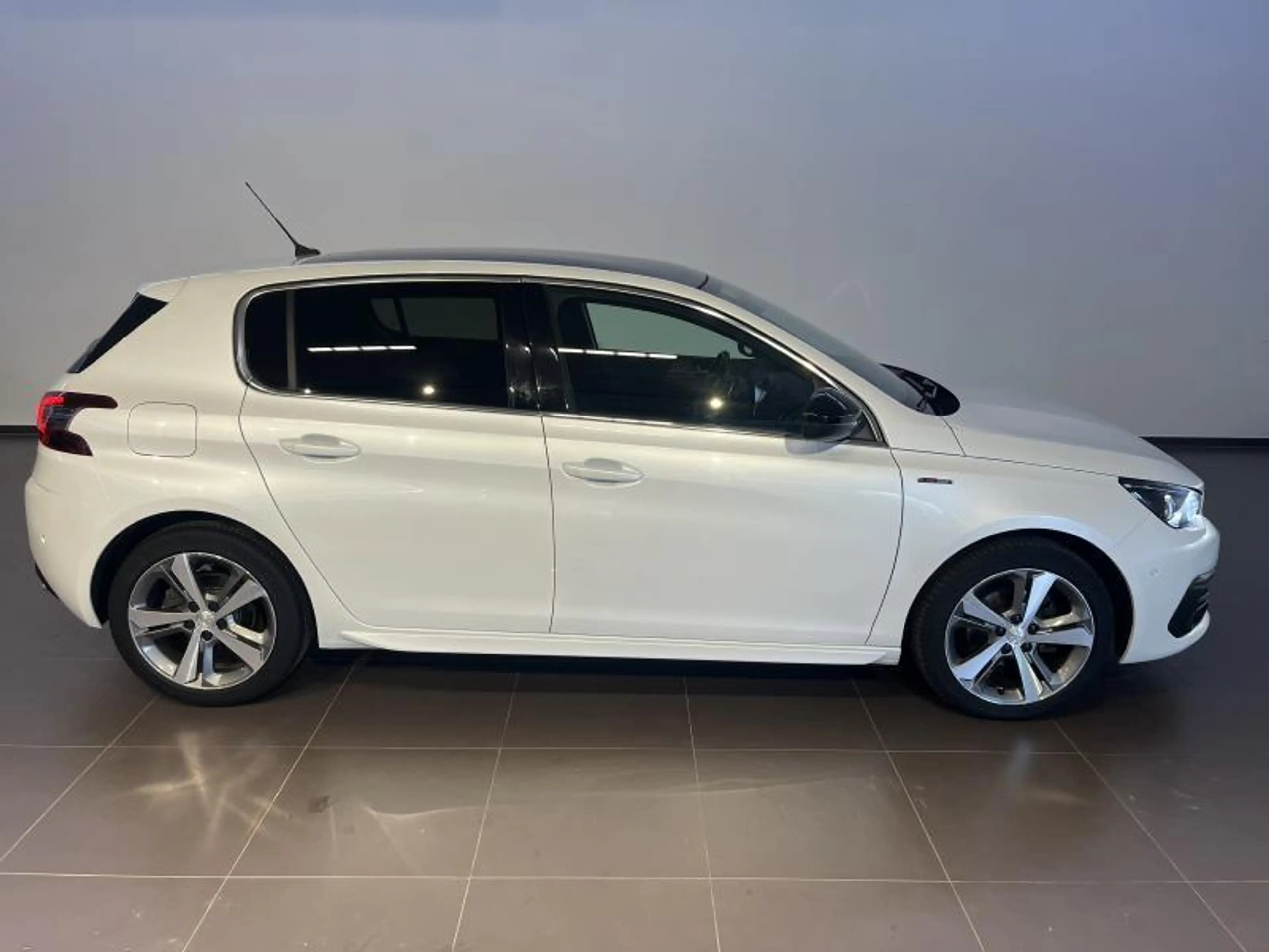 Peugeot 308 II GT Line — photo 5