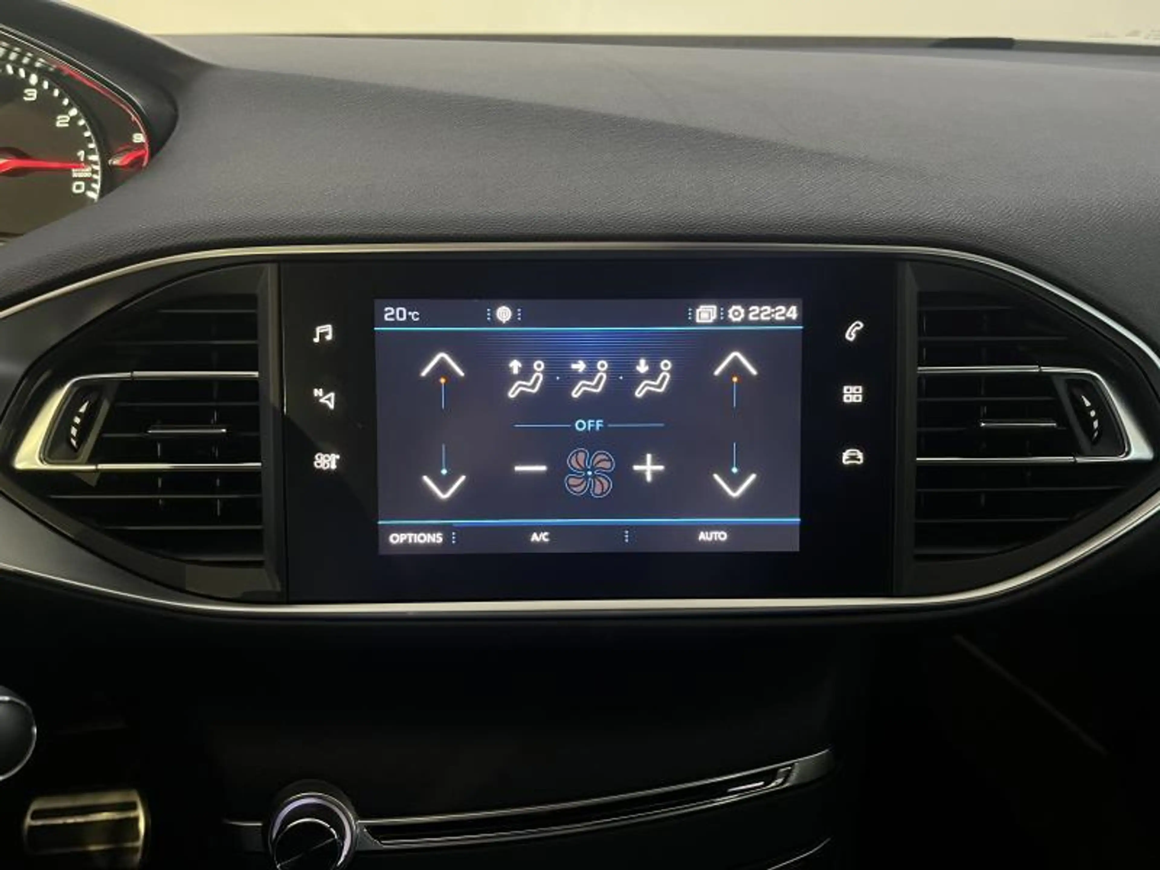 Peugeot 308 II GT Line — photo 14