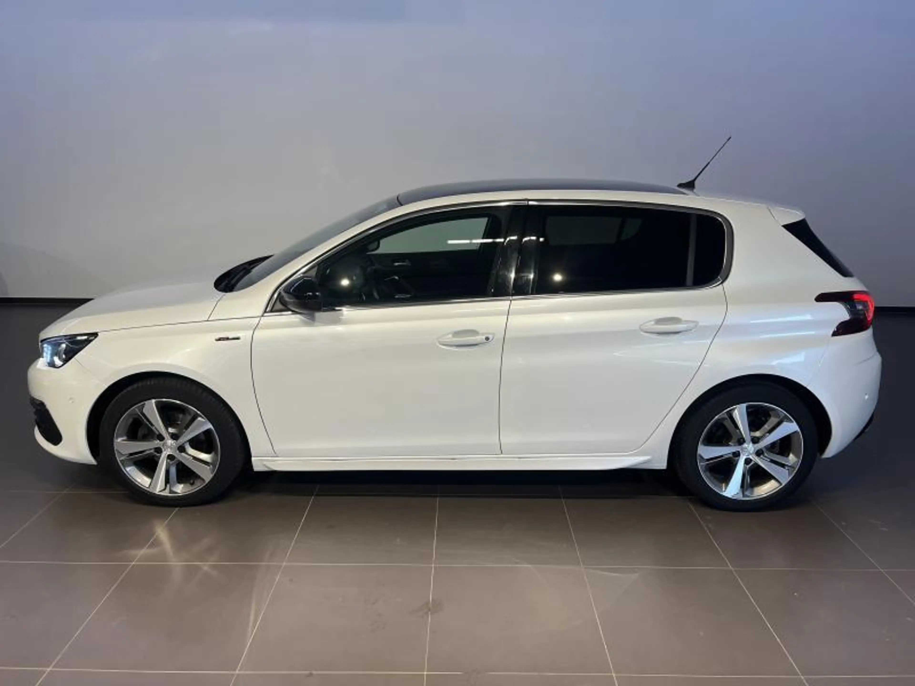 Peugeot 308 II GT Line — photo 4