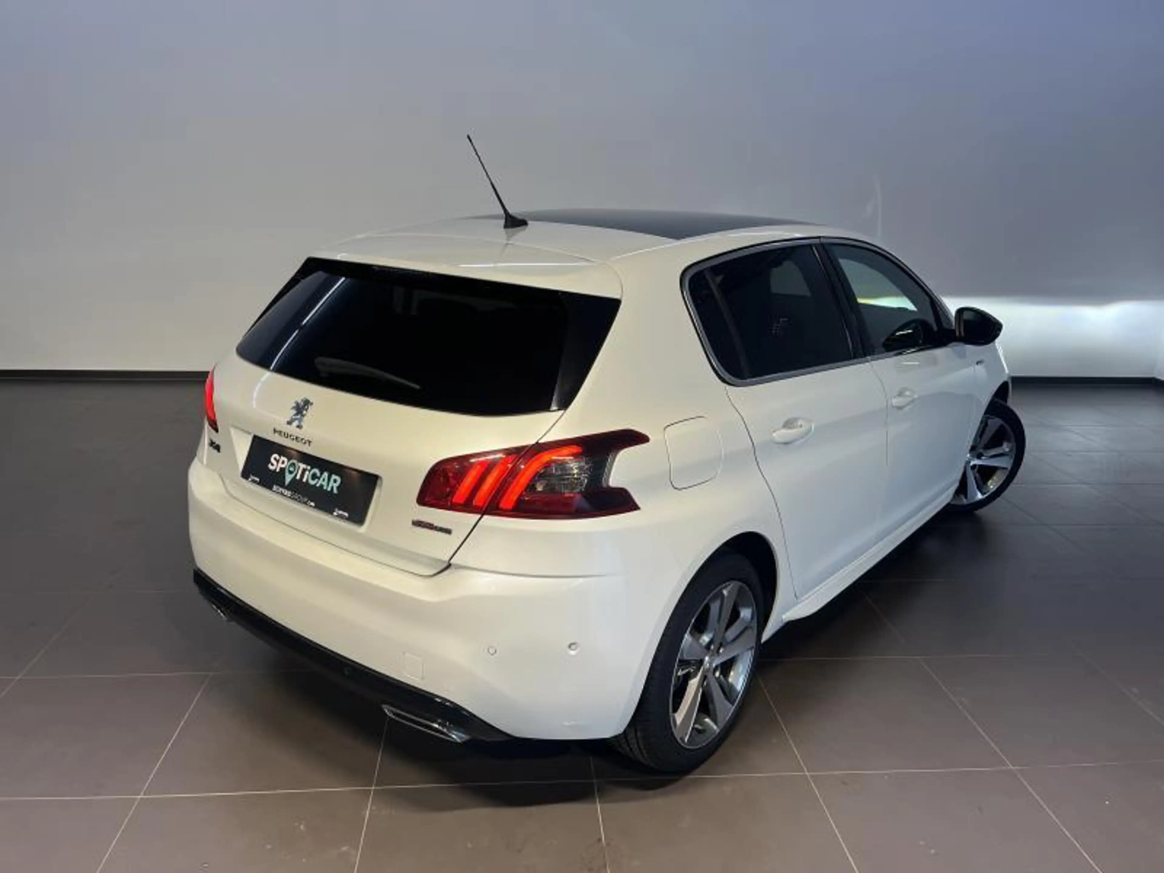 Peugeot 308 II GT Line — photo 6