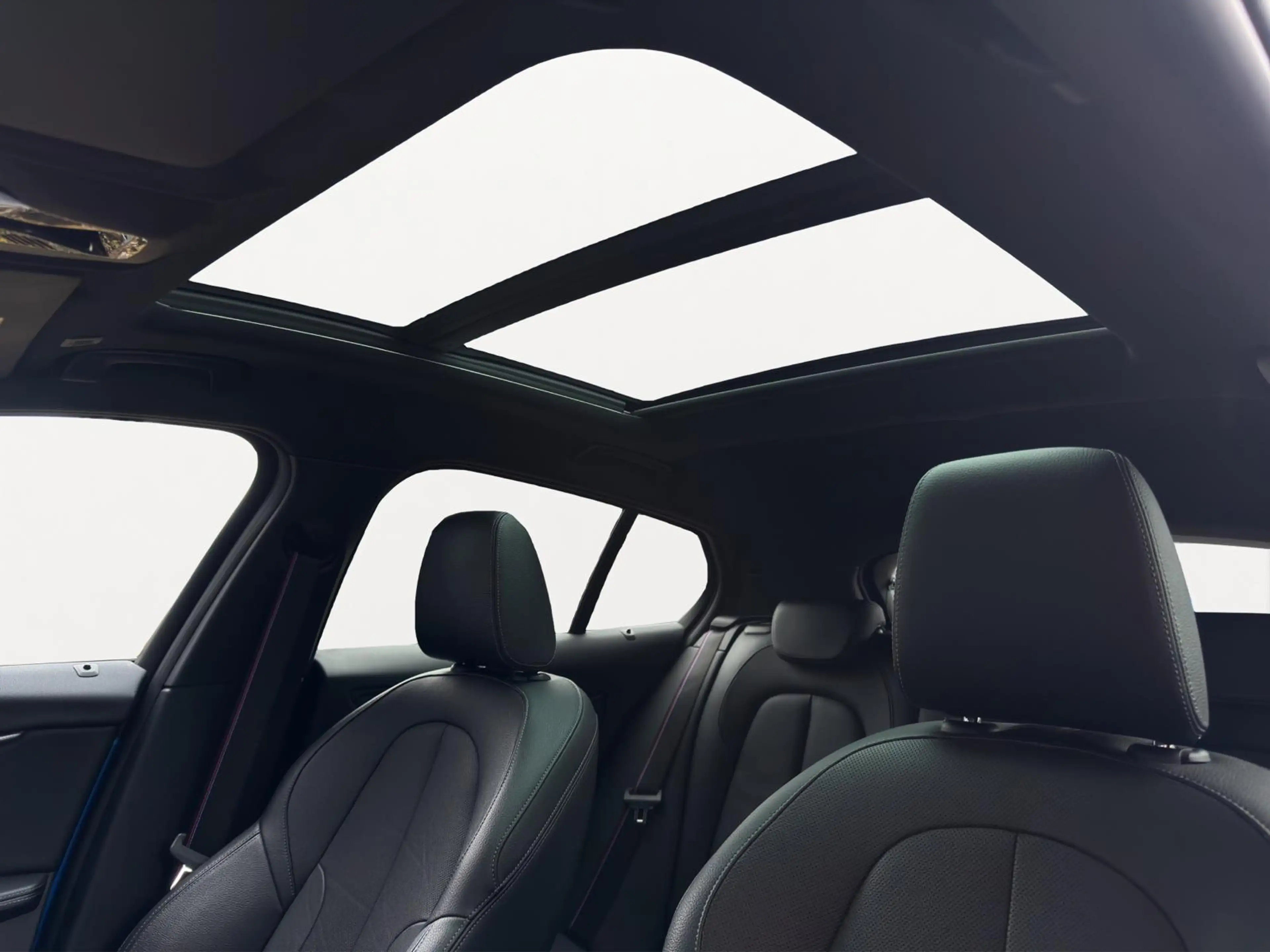 BMW 118 1-serie 118i 140PK Automaat M-Sport Shadow Pano He — photo 11