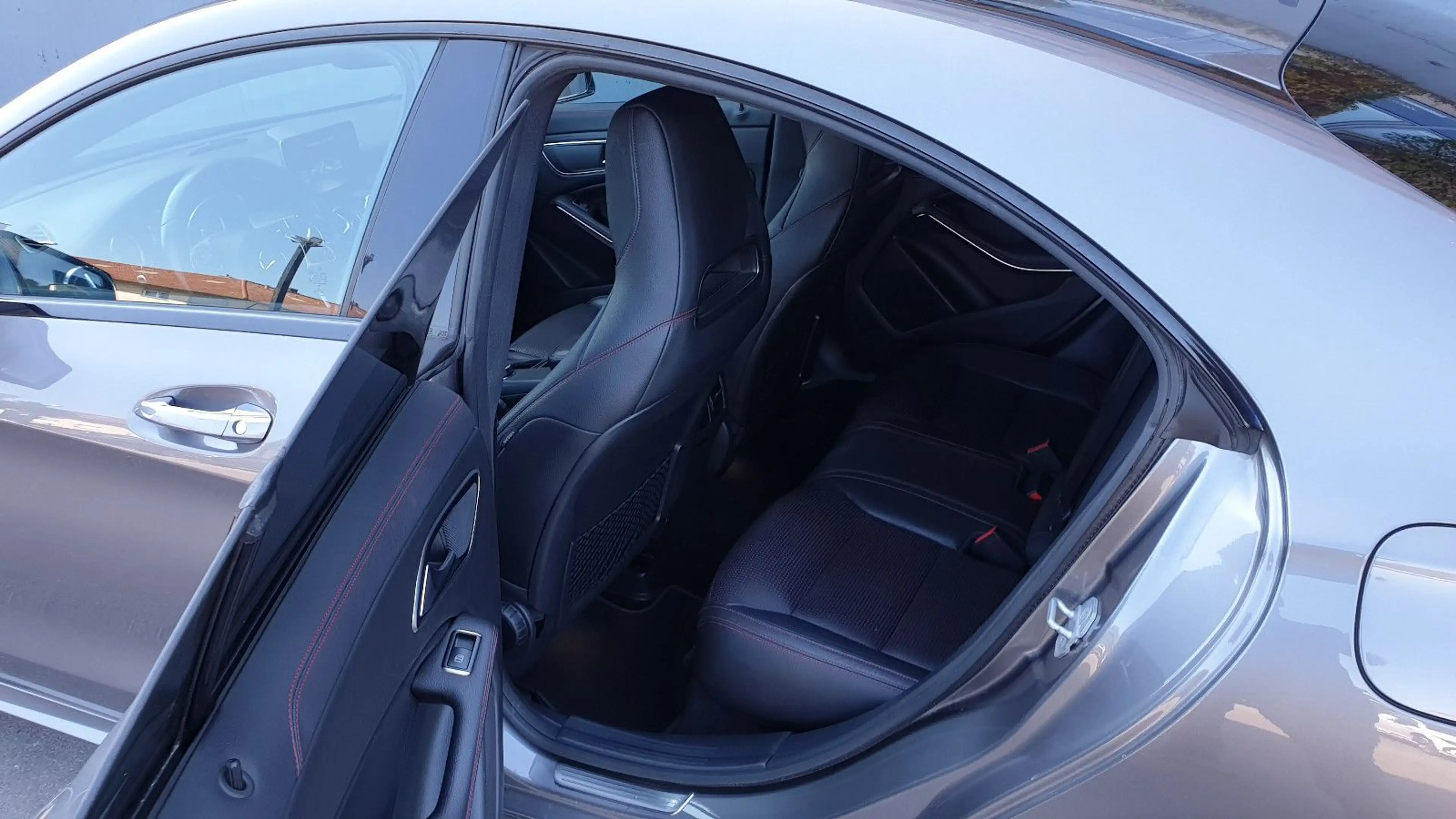 Mercedes-Benz CLA 220 d 4MATIC AMG Line Navi+/LED/Kamera — photo 9
