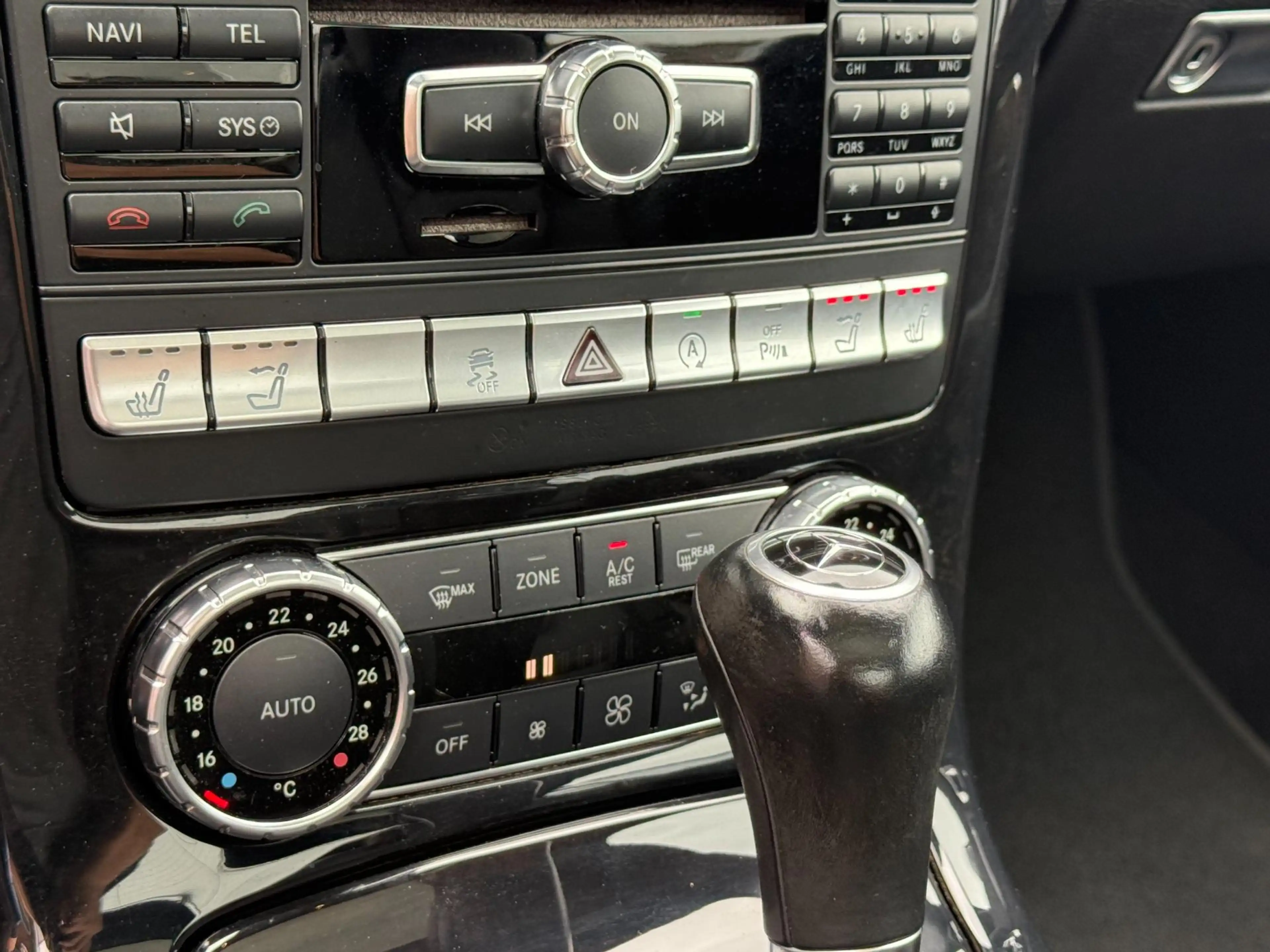 Mercedes-Benz SLK 350 AMG / HARMAN / ILS / AIRSCARF — photo 40