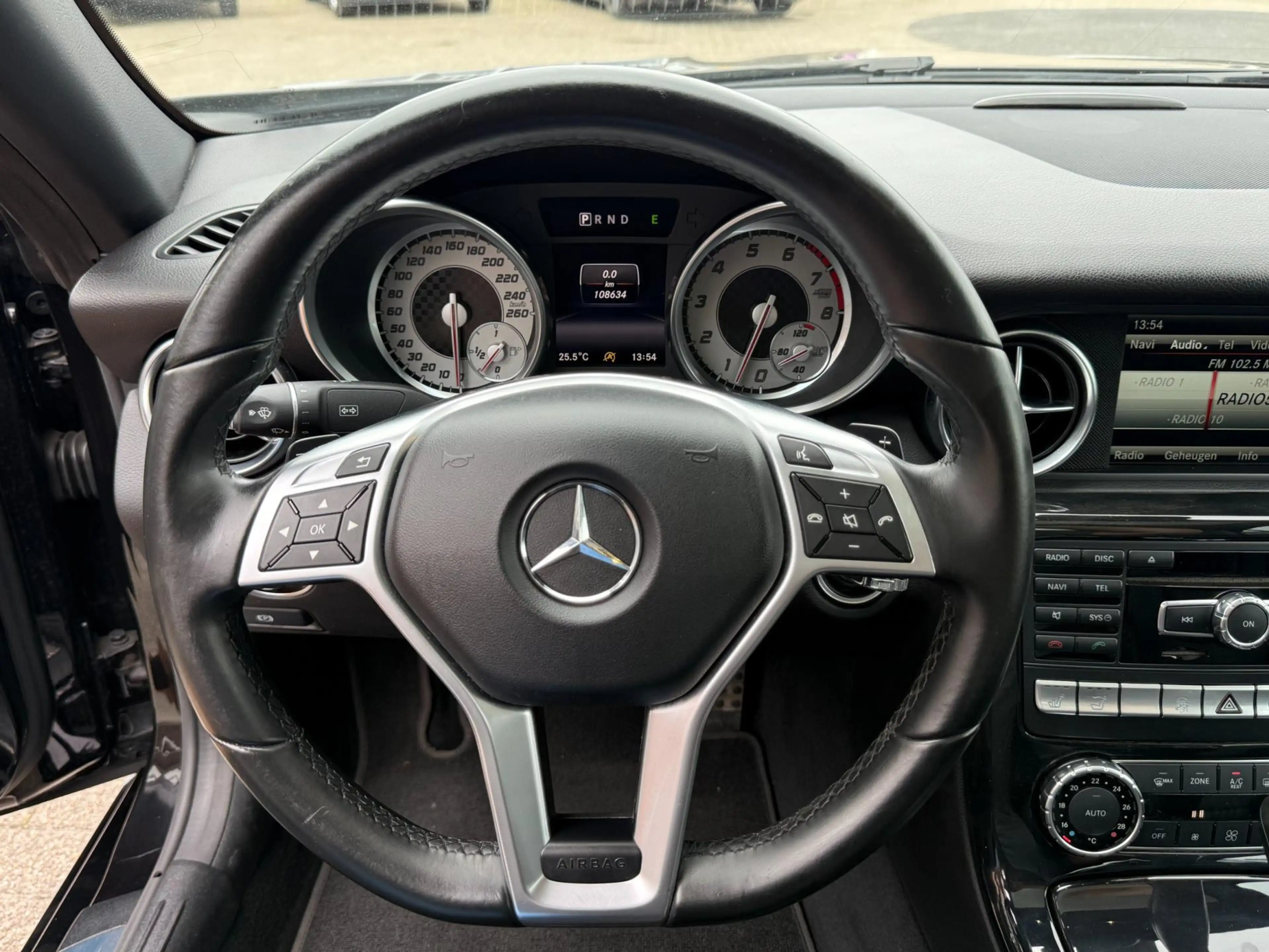 Mercedes-Benz SLK 350 AMG / HARMAN / ILS / AIRSCARF — photo 39