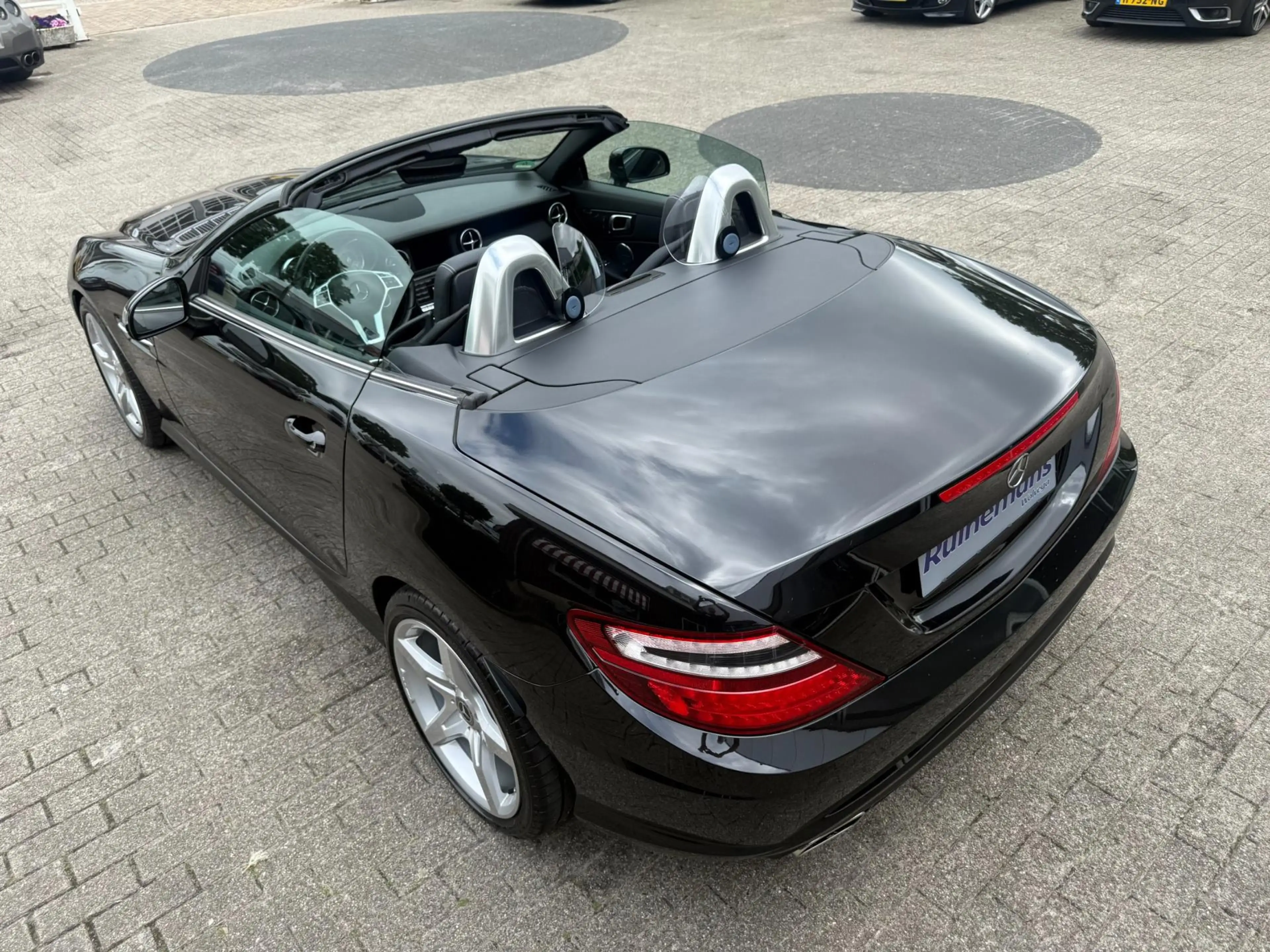 Mercedes-Benz SLK 350 AMG / HARMAN / ILS / AIRSCARF — photo 16