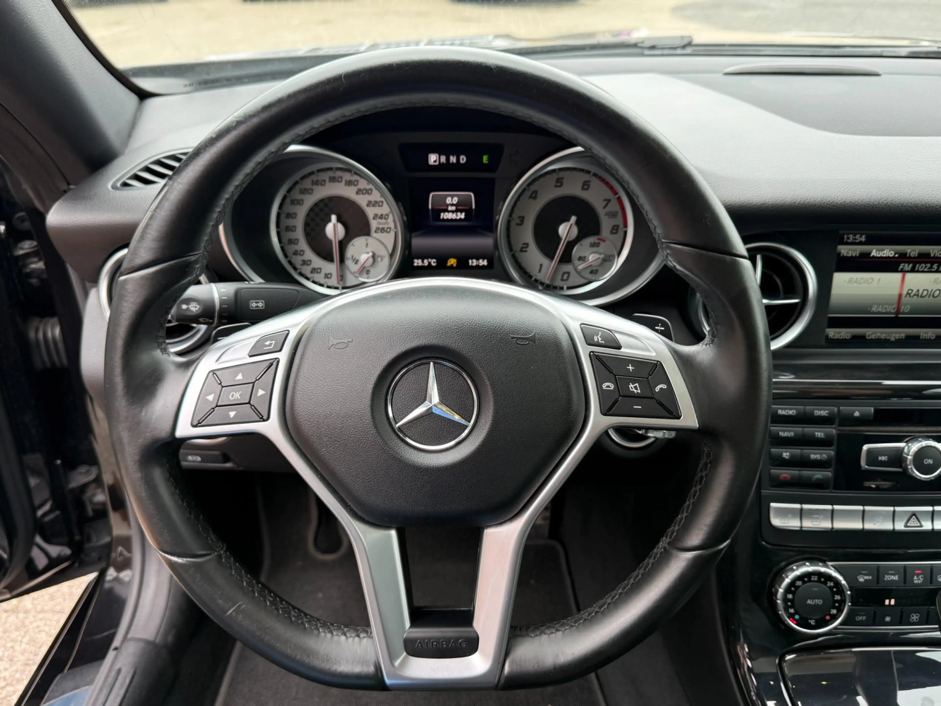 Mercedes-Benz SLK 350 AMG / HARMAN / ILS / AIRSCARF — photo 38