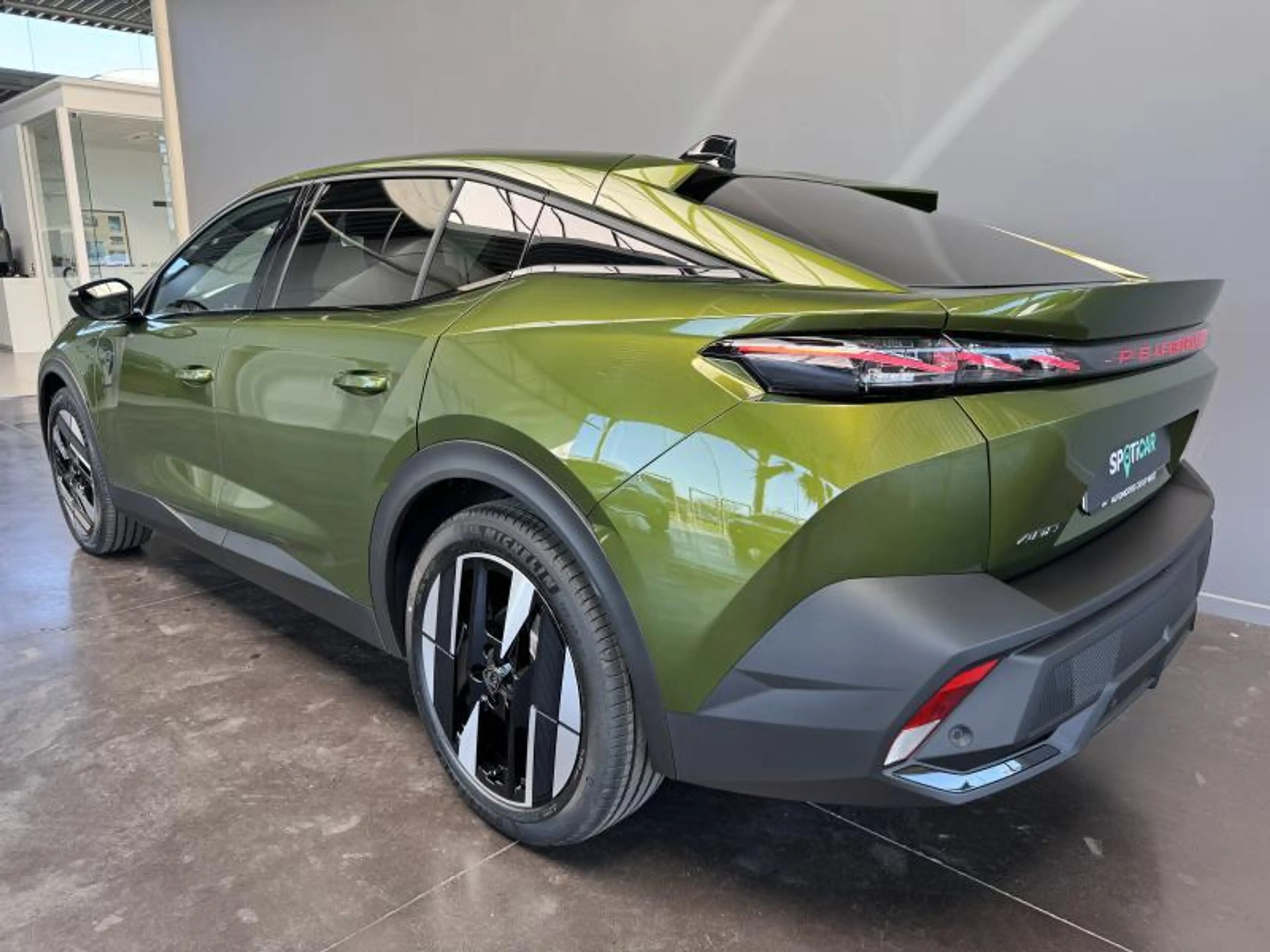 Peugeot 408 GT EXCLUSIVE Hybrid 145 — photo 3