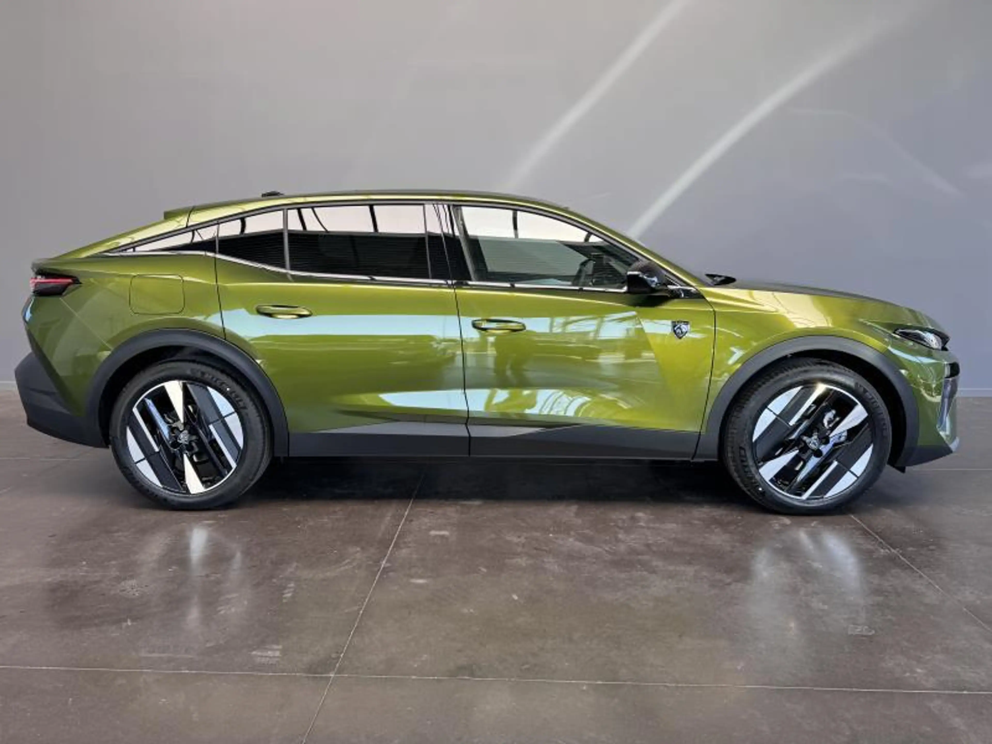 Peugeot 408 GT EXCLUSIVE Hybrid 145 — photo 6
