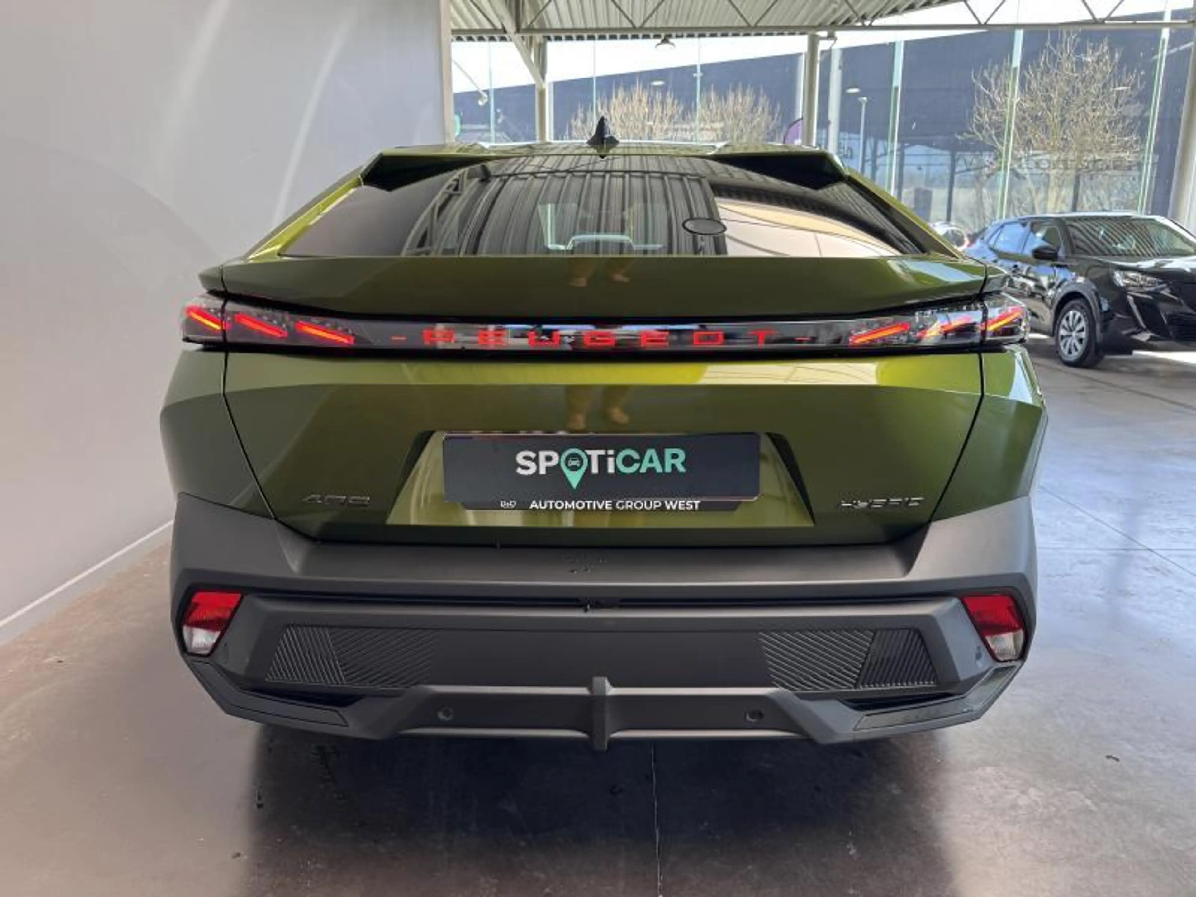 Peugeot 408 GT EXCLUSIVE Hybrid 145 — photo 4