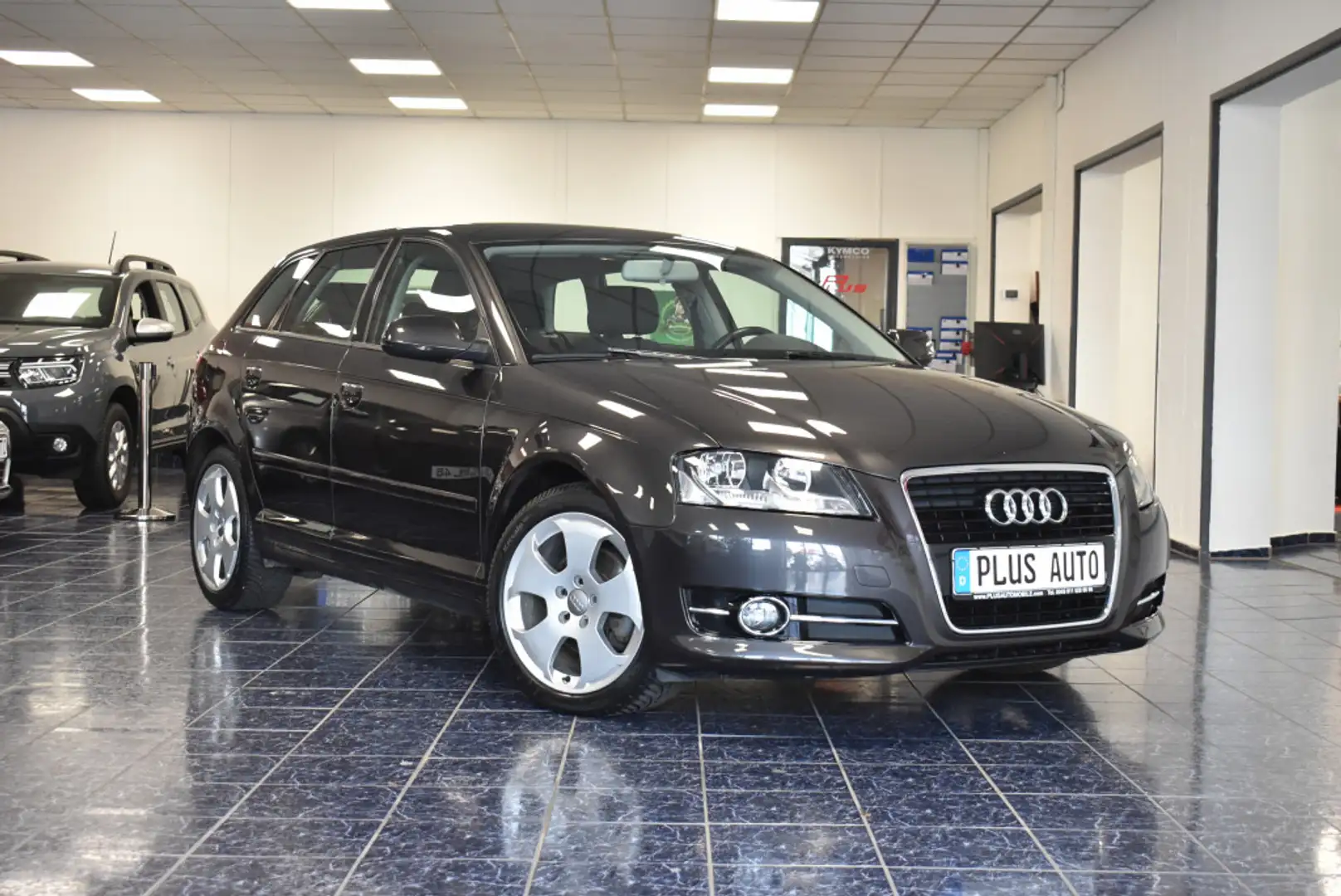 Audi A3 2.0 TDI Attraction Aut Klimaautom Grau - 1