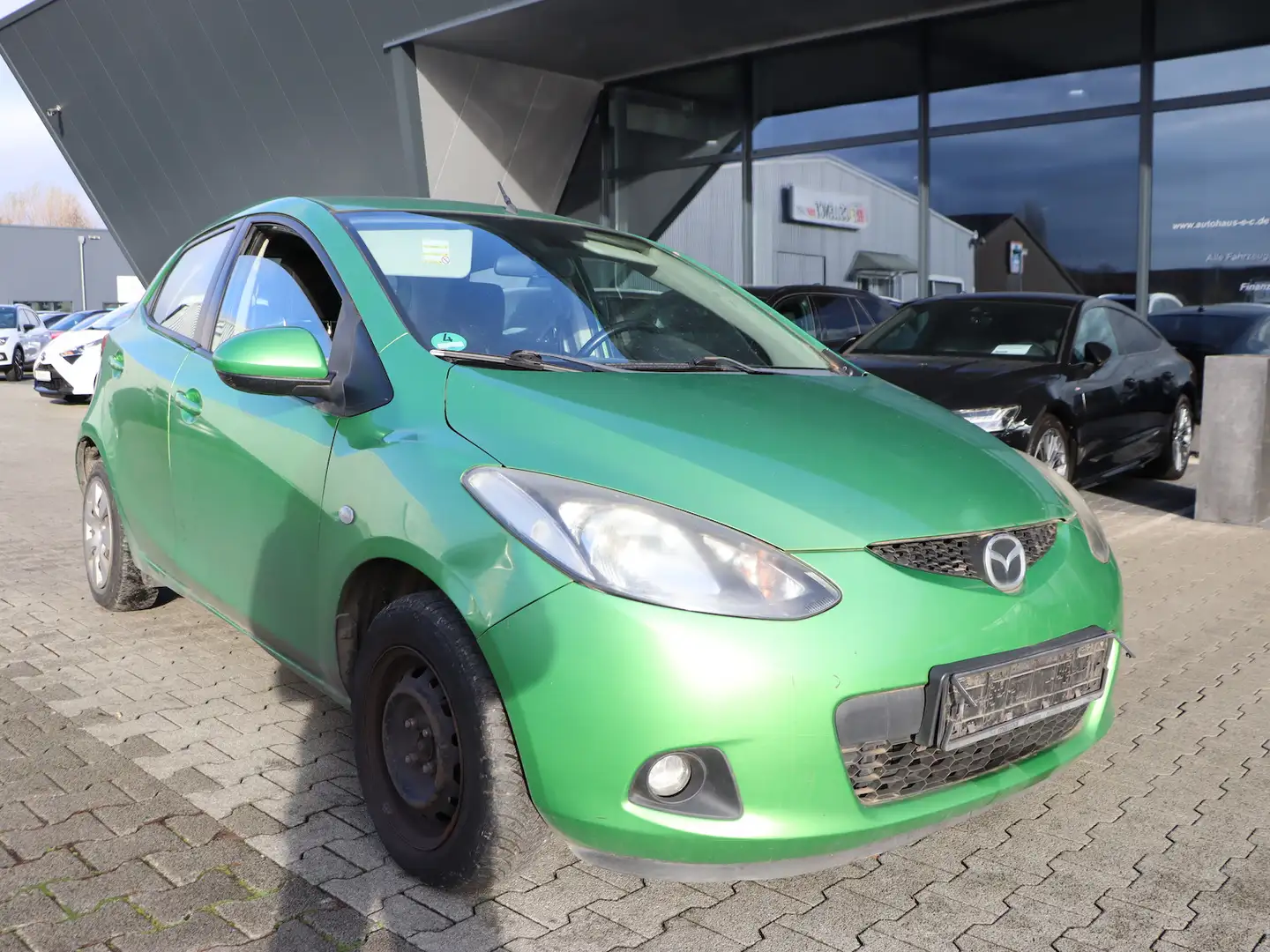 Mazda 2 1.3 Independence / KLIMAAUTOMATIK / Grün - 1