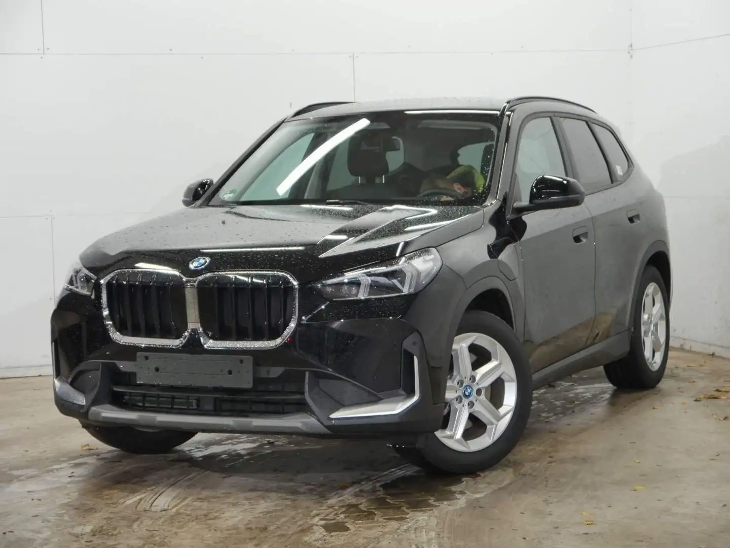 BMW X1 30 e xDrive SHZ LED QI KZU 2-ZK HUD RFK Schwarz - 2