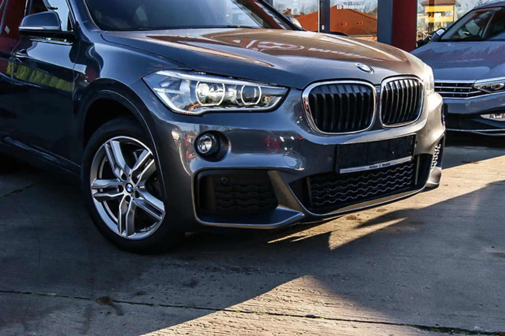 BMW X1 xDrive20d M Sport 4x4 HEADUP ANHZV NAVIGATION Grau - 2