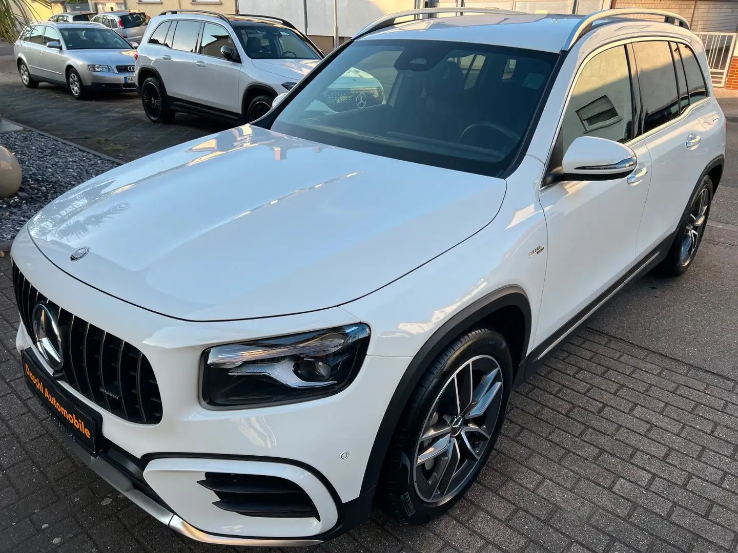 Mercedes-Benz GLB 35 AMG 4M FACELIFT! TOTWINKEL! KEYLESS! Weiß - 1