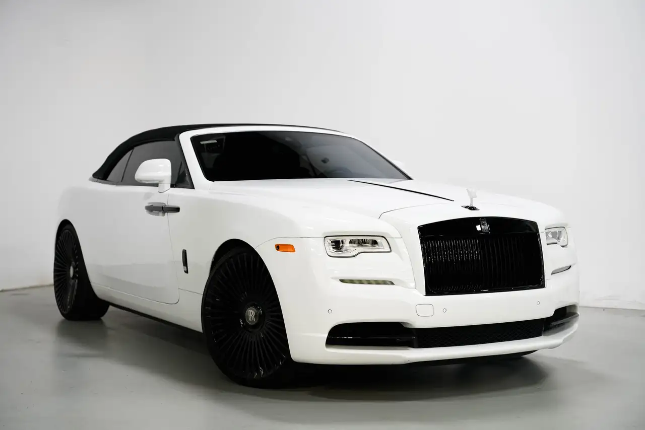 Rolls-Royce Dawn снимка Rolls-Royce Dawn