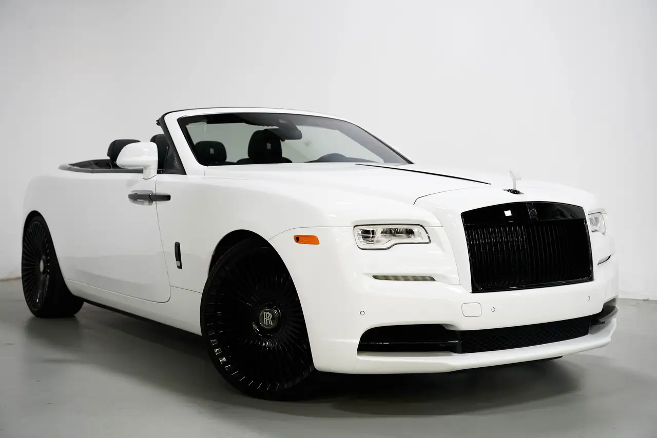 Rolls-Royce Dawn снимка Rolls-Royce Dawn