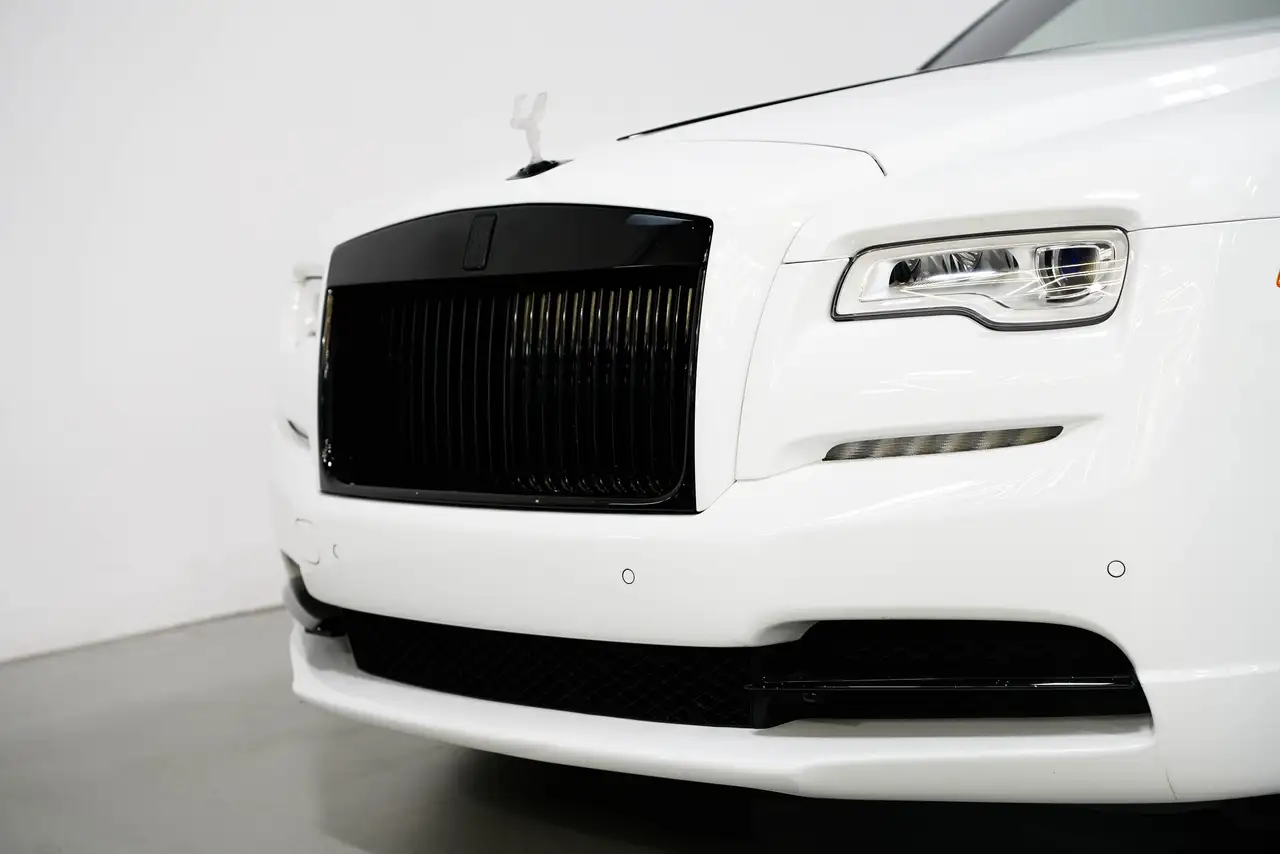 Rolls-Royce Dawn снимка Rolls-Royce Dawn
