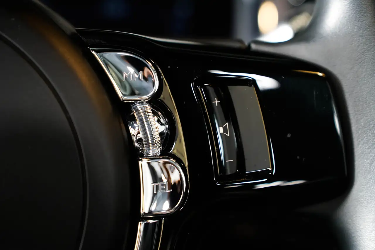 Rolls-Royce Dawn снимка Rolls-Royce Dawn