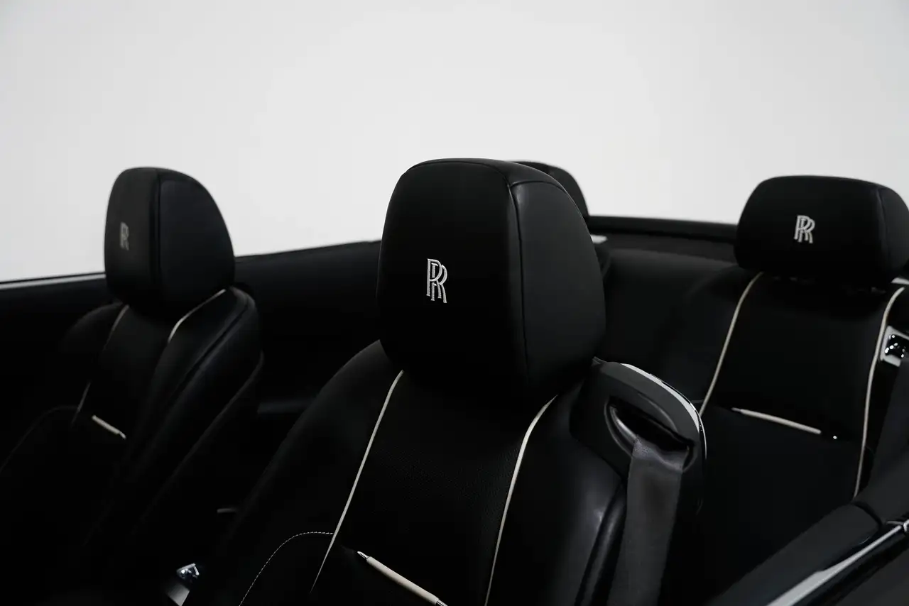 Rolls-Royce Dawn снимка Rolls-Royce Dawn