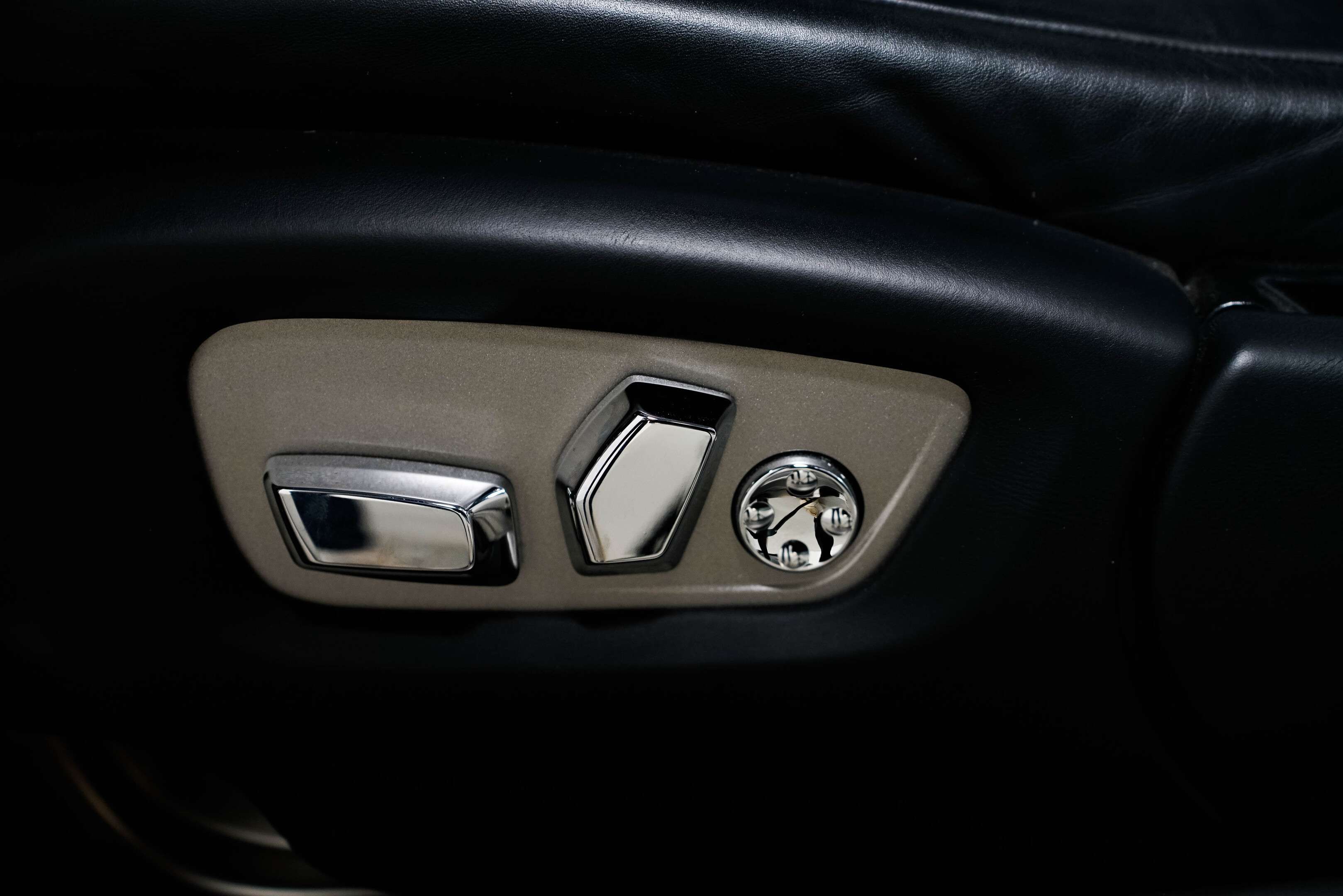 used 2016 Rolls-Royce Dawn car, priced at $269,900