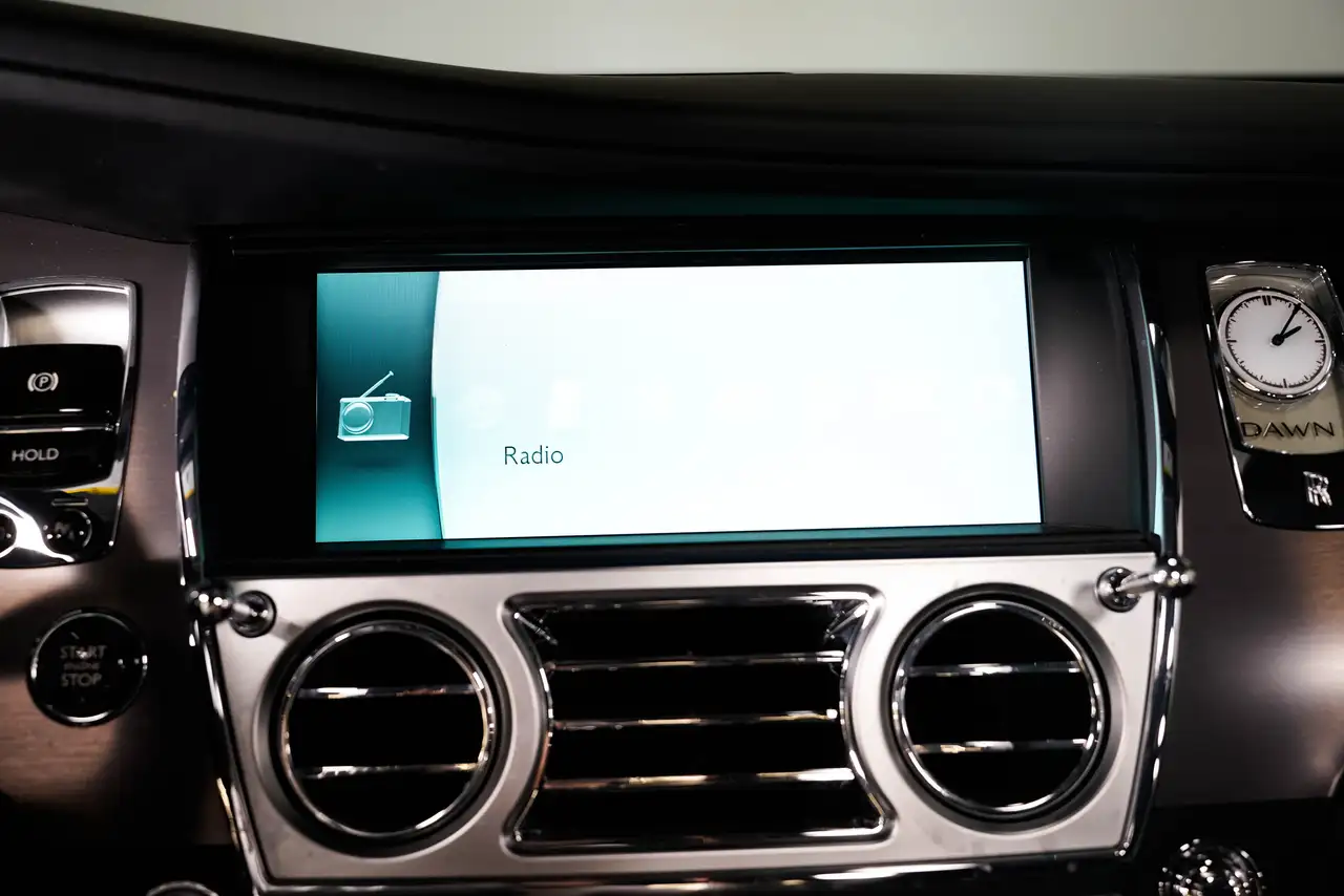 Rolls-Royce Dawn снимка Rolls-Royce Dawn