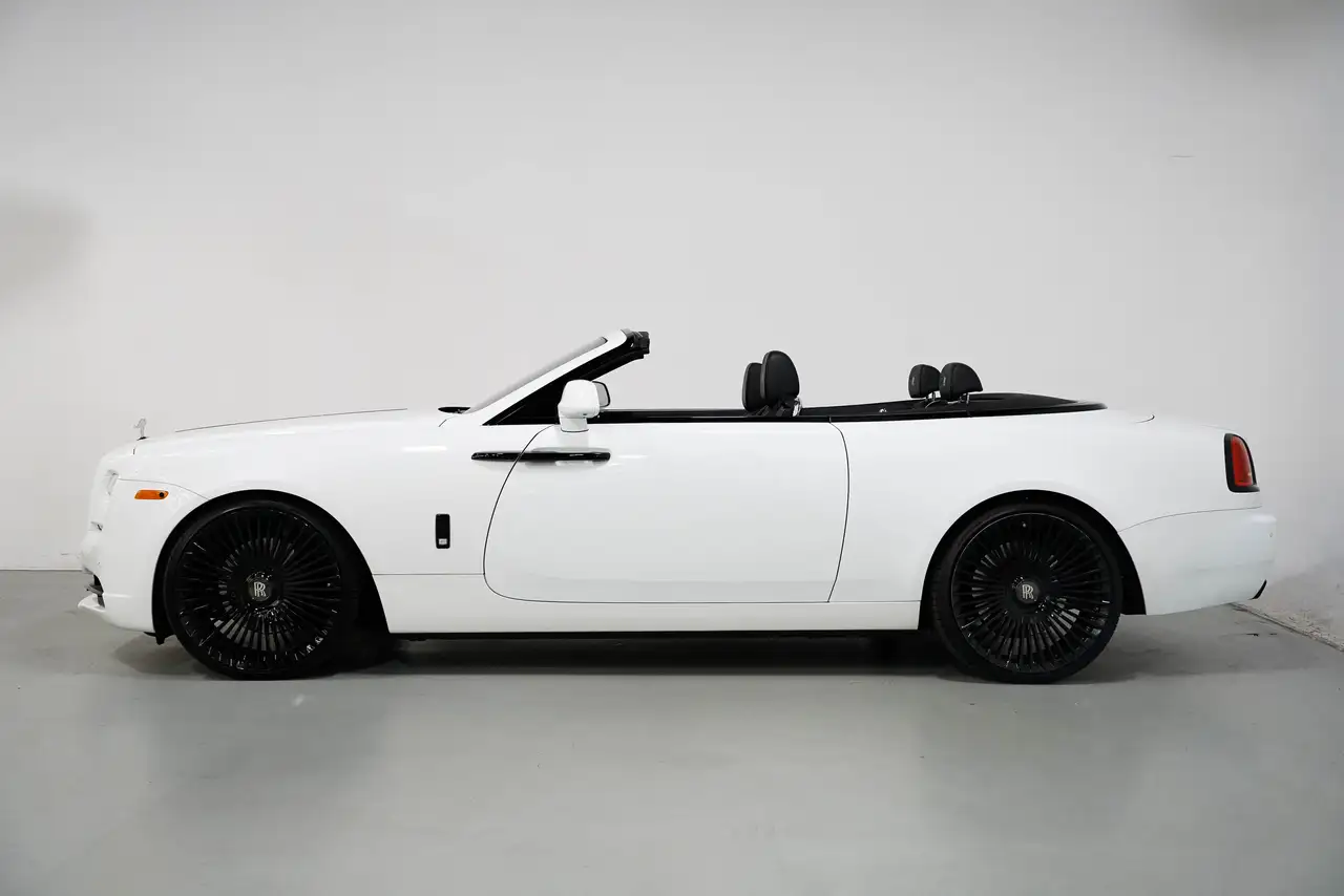 Rolls-Royce Dawn снимка Rolls-Royce Dawn
