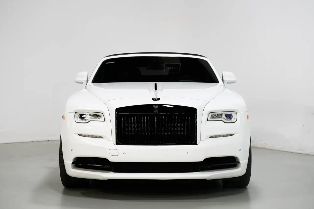 Rolls-Royce Dawn снимка Rolls-Royce Dawn