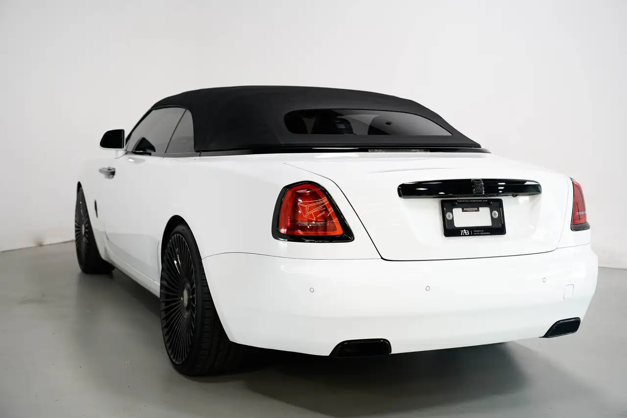 Rolls-Royce Dawn снимка Rolls-Royce Dawn