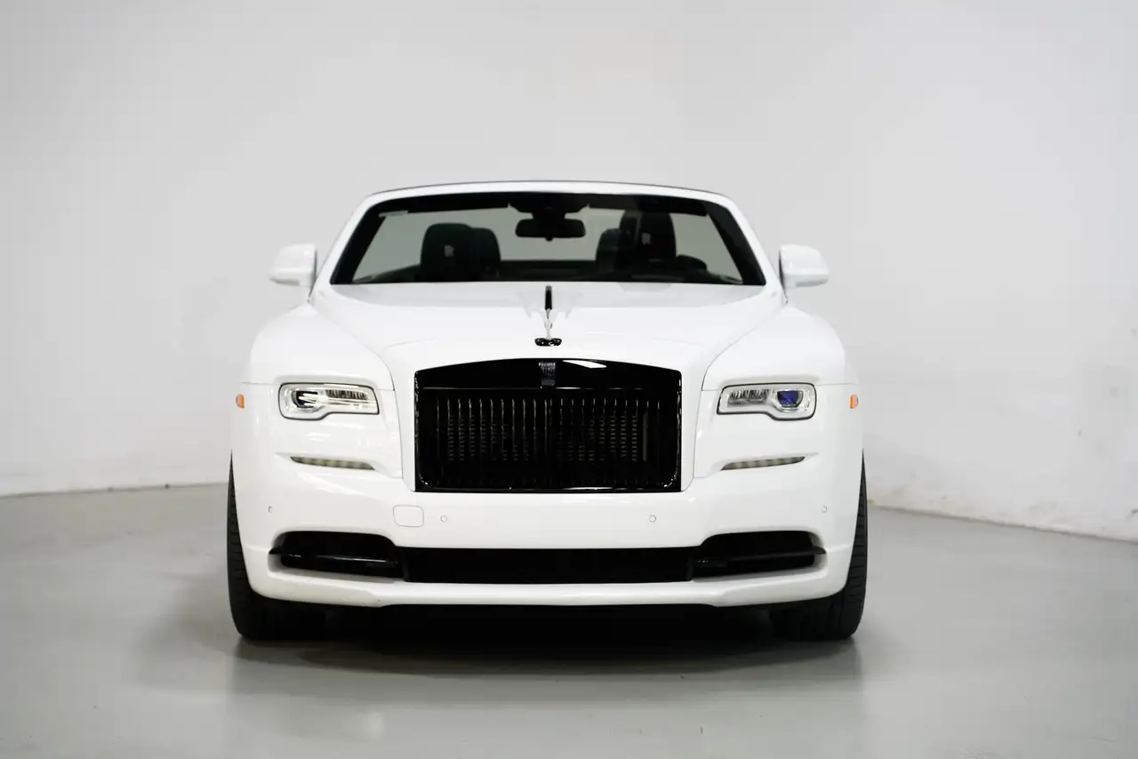 Rolls-Royce Dawn снимка Rolls-Royce Dawn