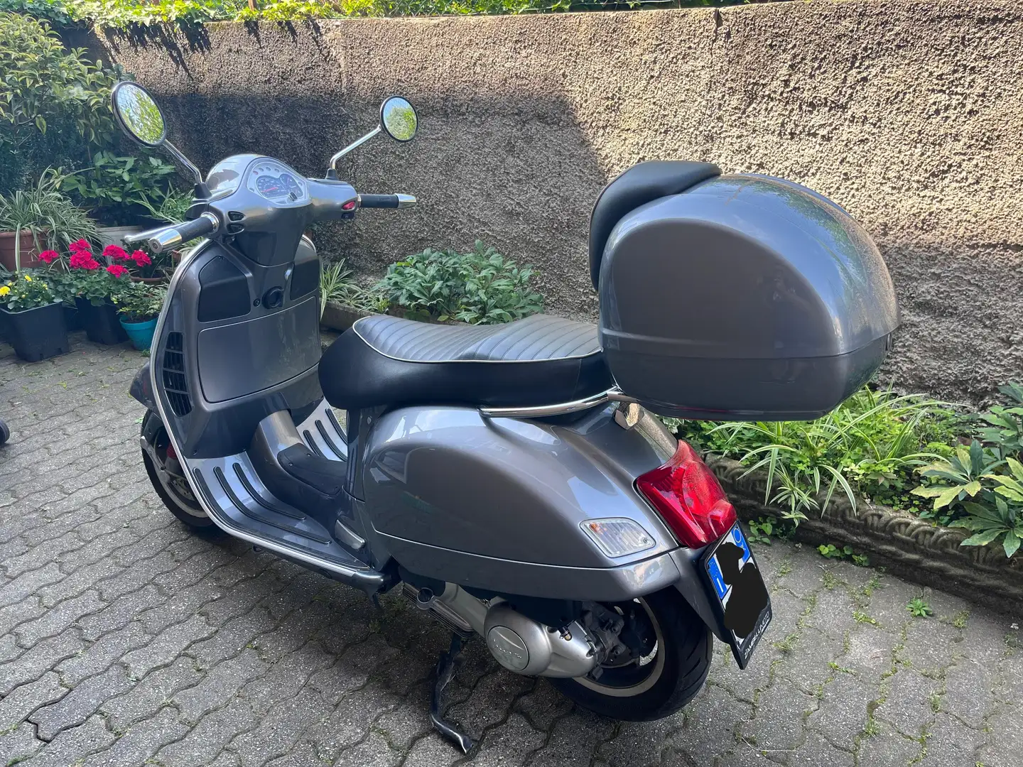 Piaggio GTS 300 Szürke - 2