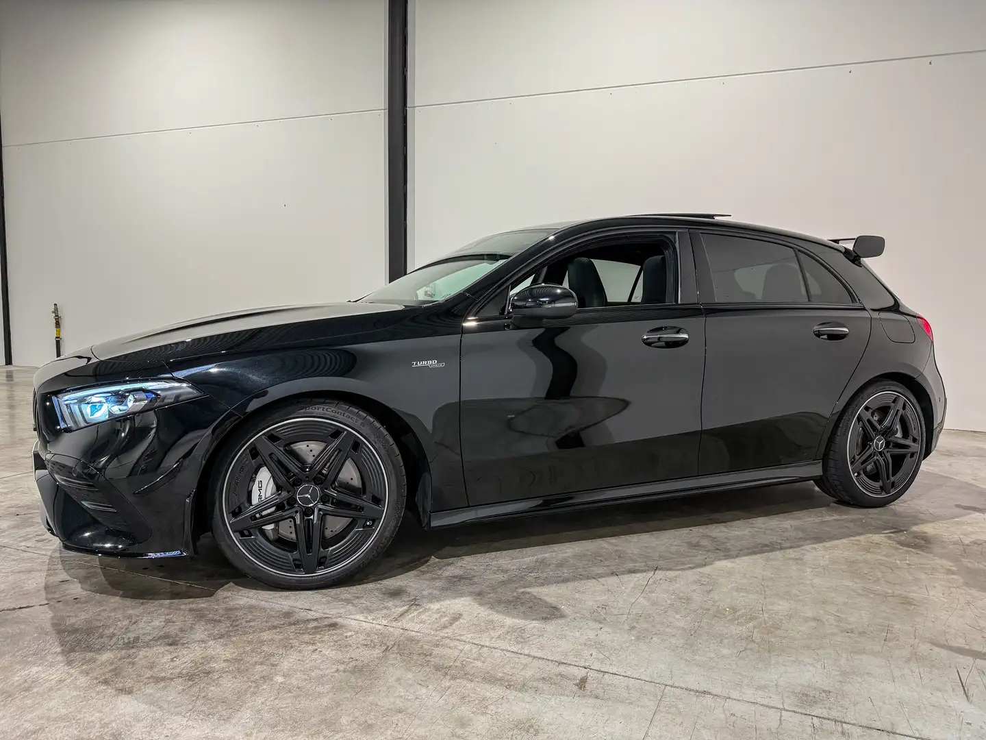 Mercedes-Benz A 35 AMG Aerodynamic | Pano | Camera | Keyless Noir - 2