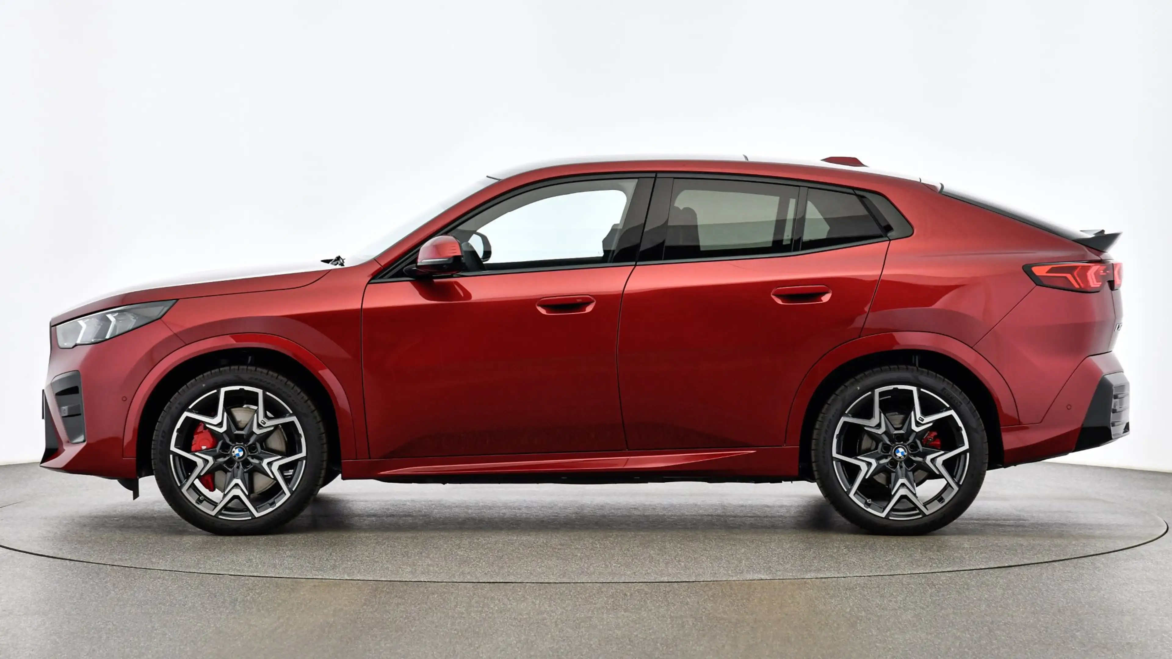 BMW iX2 xDrive30 *M-Paket Pro/AHK/Pano/Innovationspaket/H&K Sound/Head-Up/360°/DA-Prof./Adapt. LED* — photo 4