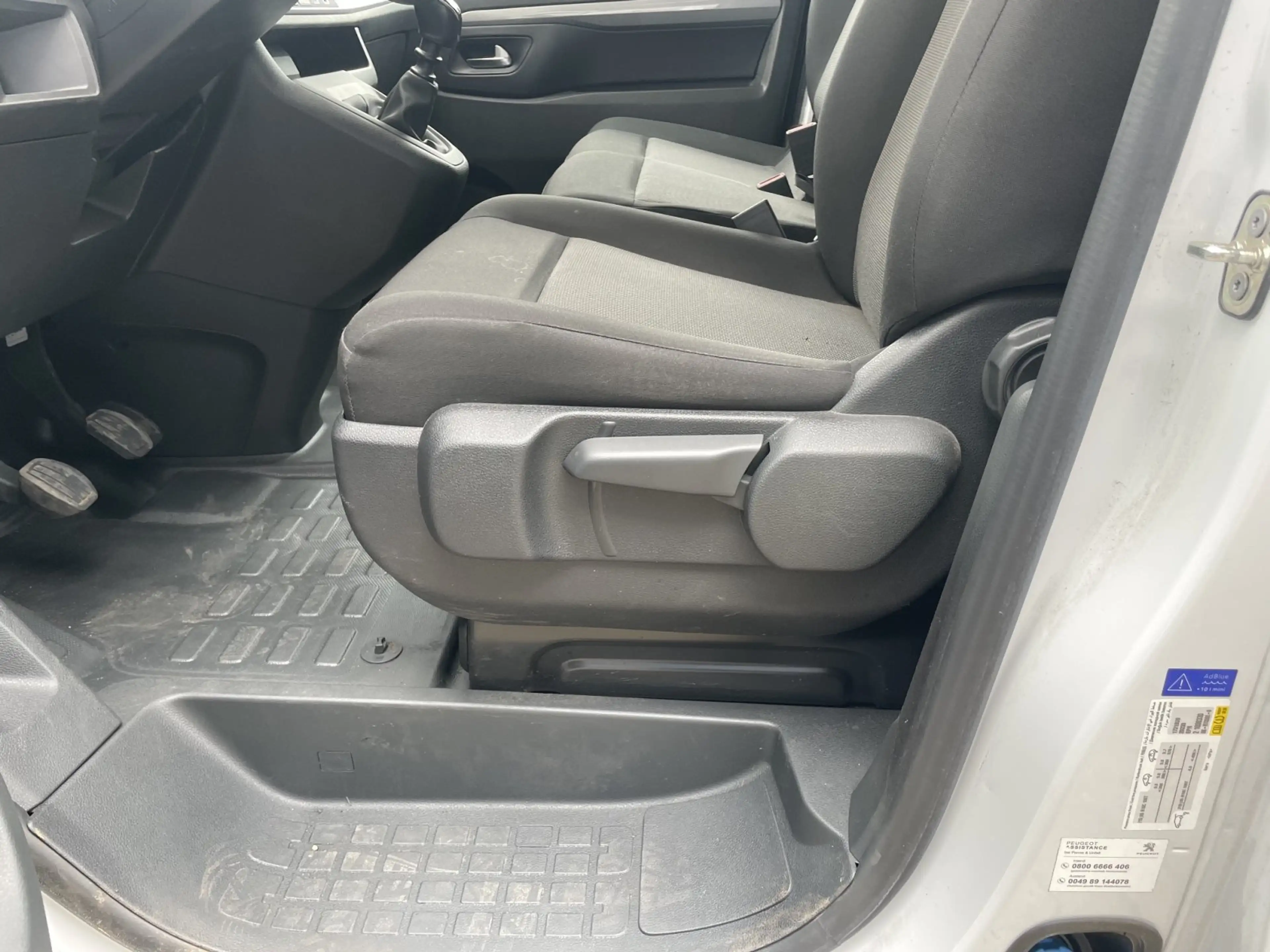 Peugeot Expert 2.0 BlueHDi 145 L3 — photo 11