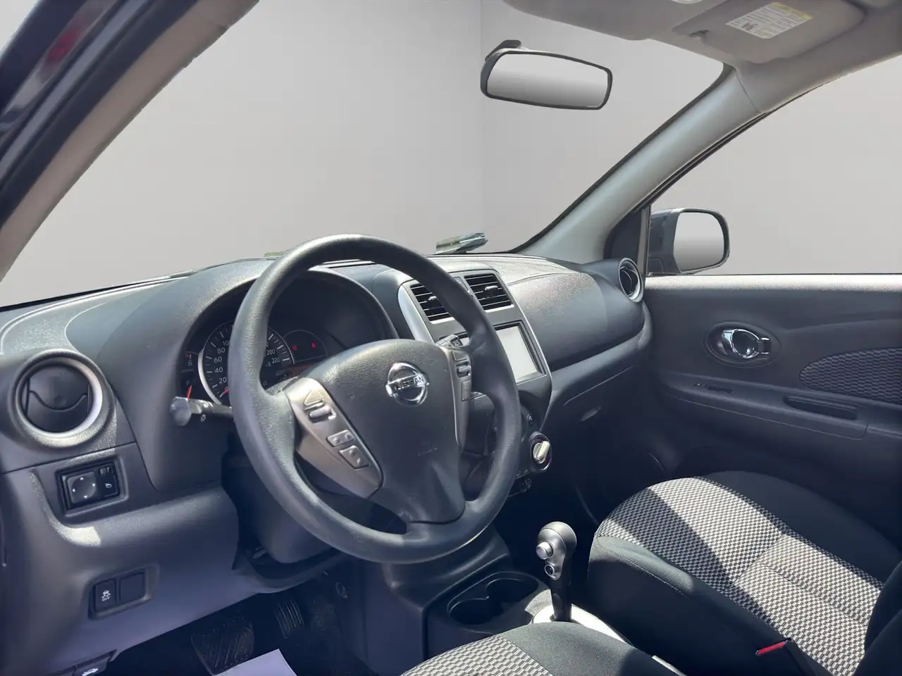 Nissan Micra снимка Nissan Micra