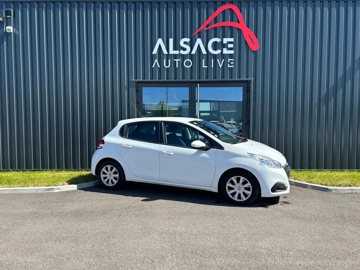 Peugeot 208 SOCIETE 1.6 BlueHDi 100CH Premium Pack - 6 908 HT  Biały - 1