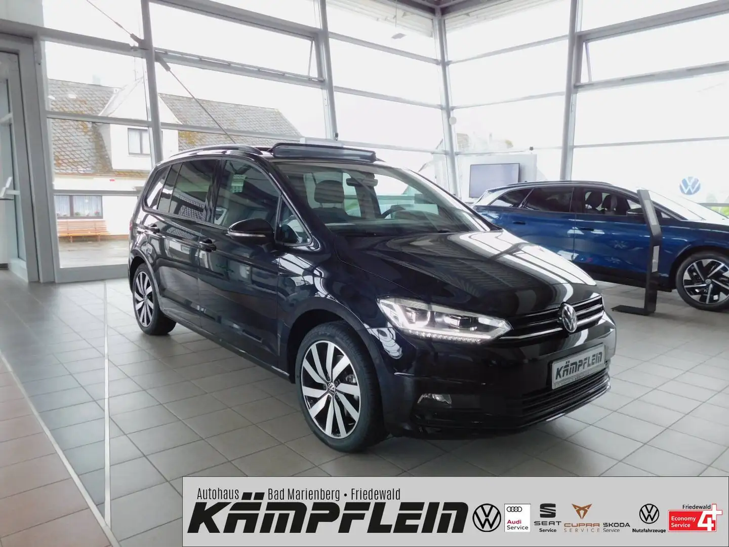 Volkswagen Touran Highline 1.5TSI DSG 7Sitzer PANO NAV STDH Schwarz - 2