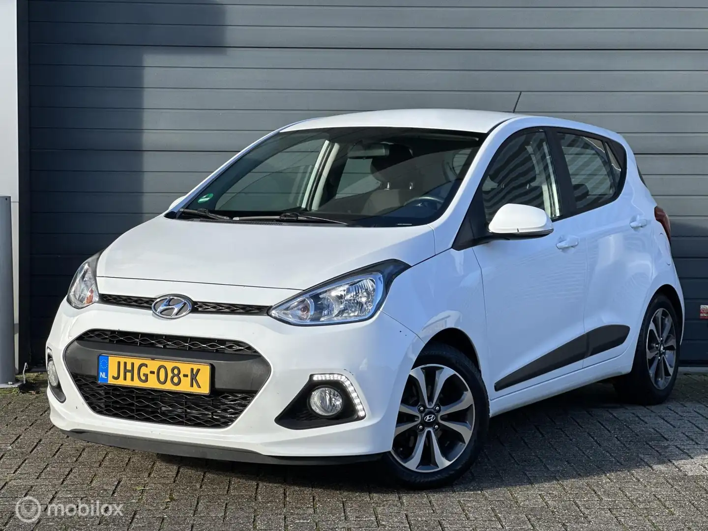 Hyundai i10 1.0i i-Motion Comfort | Stoelverwarming | Wit - 1