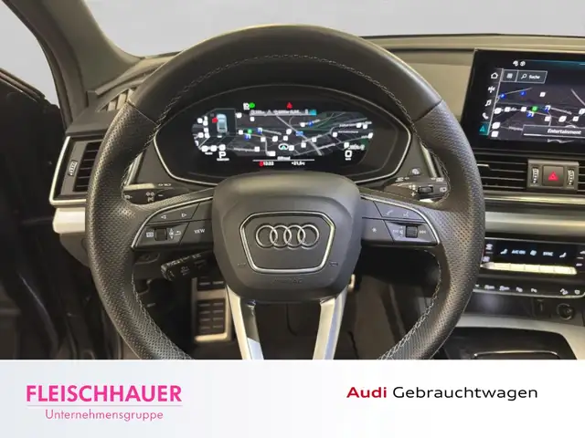 Audi Q5 view 11