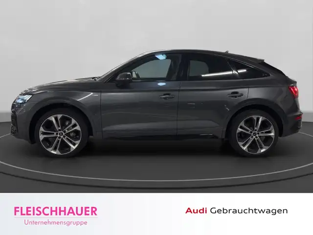 Audi Q5 view 3