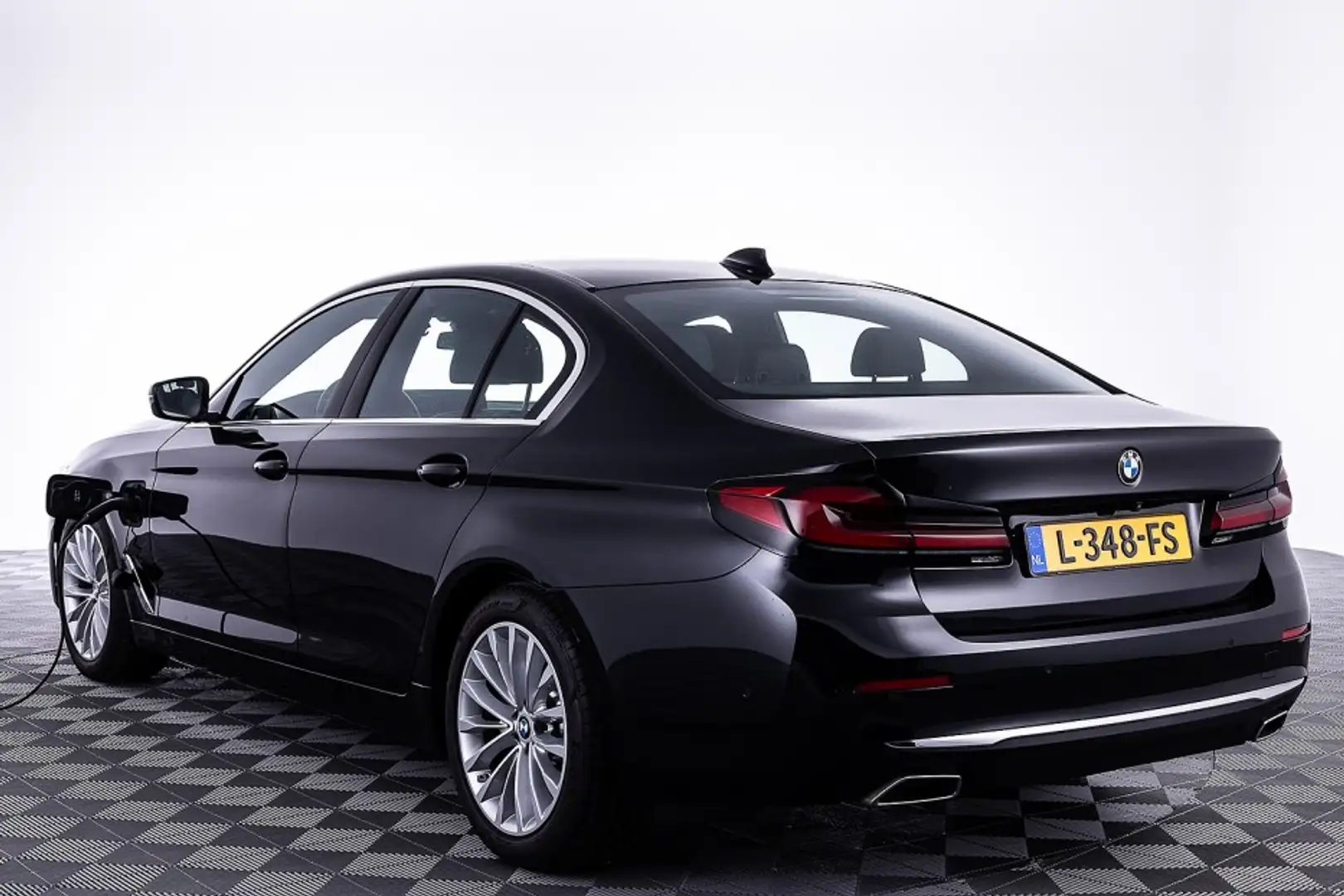 BMW 530 e Business Edition Plus | LASER LED | LEDER | 360 Zwart - 2