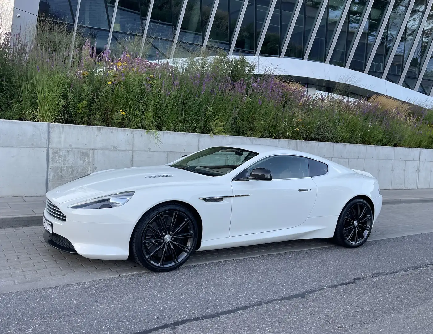 Aston Martin DB9 Coupe Touchtronic Weiß - 2