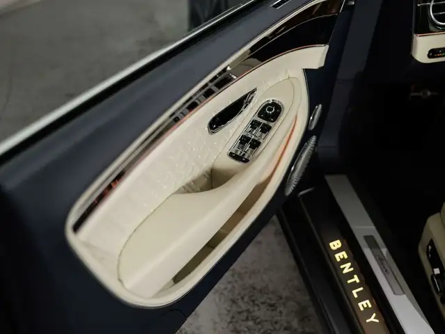Bentley Continental GTC Azure V8 Ansicht 40