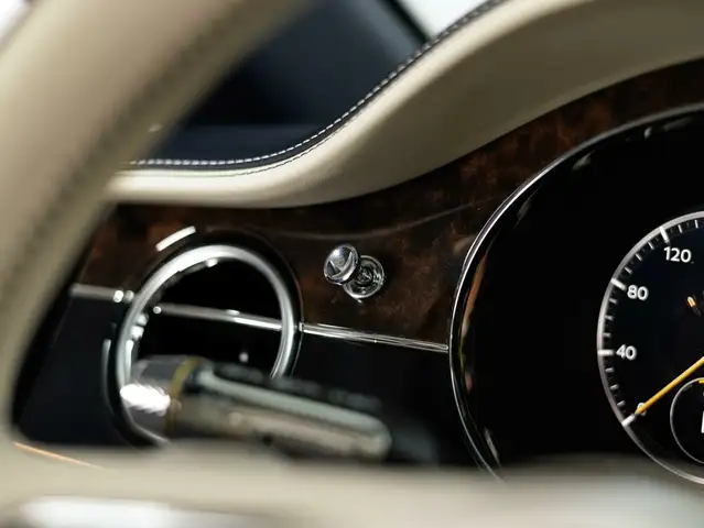 Bentley Continental GTC Azure V8 Ansicht 32