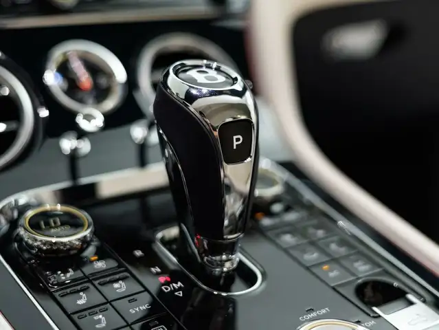Bentley Continental GTC Azure V8 Ansicht 33