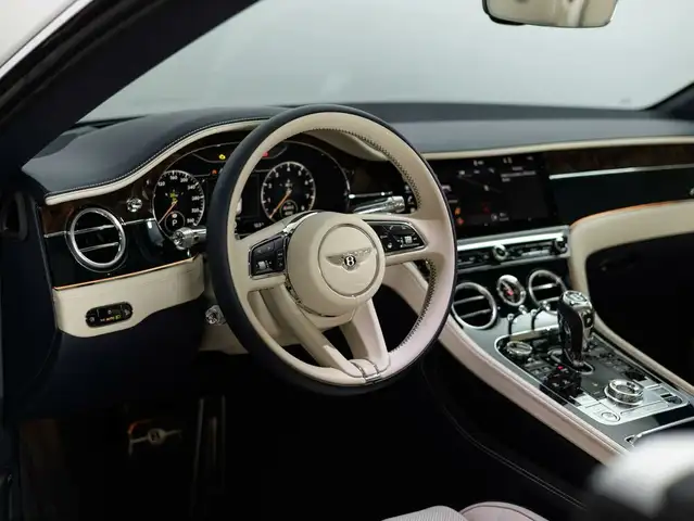 Bentley Continental GTC Azure V8 Ansicht 29