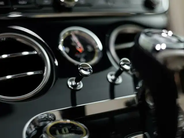 Bentley Continental GTC Azure V8 Ansicht 34