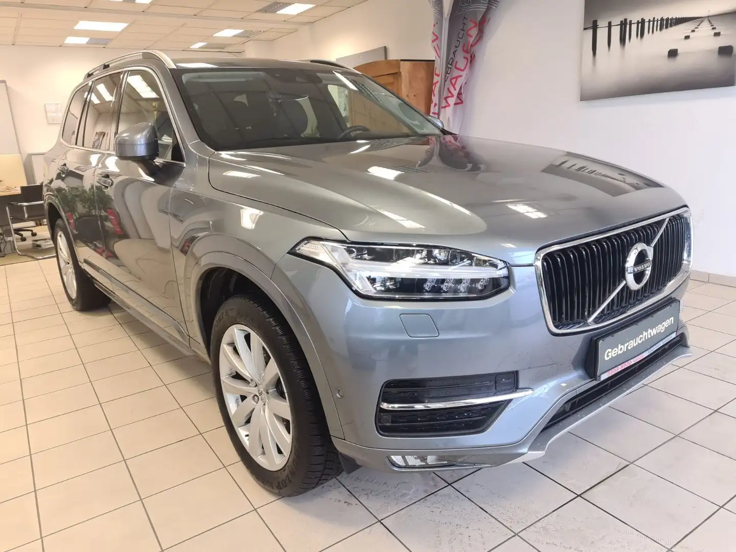 Volvo XC90 Momentum AWD / LEDER / LED / NAVI /AHK 2,7t Grau - 2