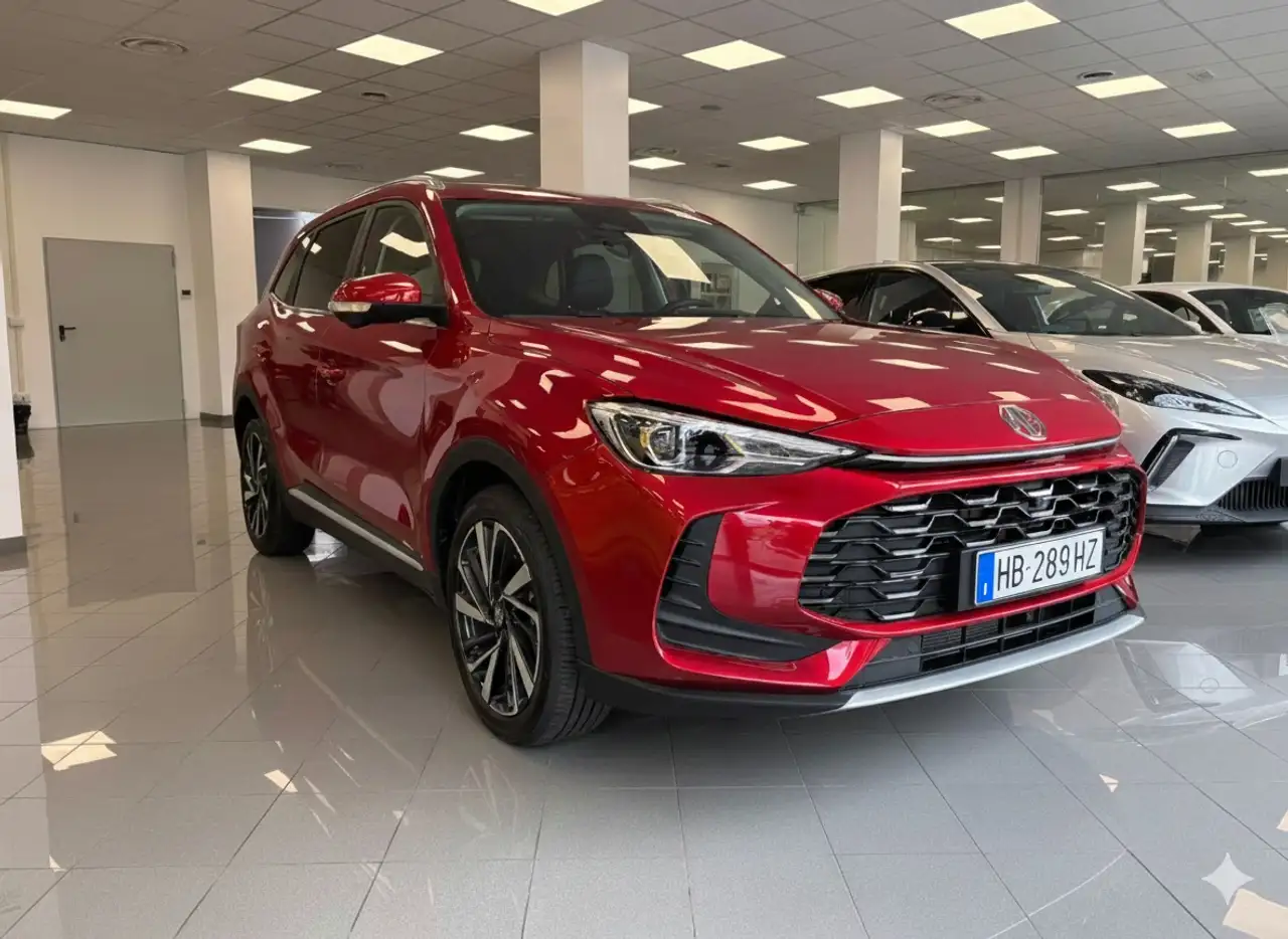 MG ZS Hybrid+ LUX Red