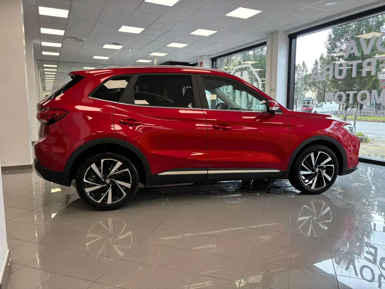 MG ZS Hybrid+ LUX Red, миниатюра 4