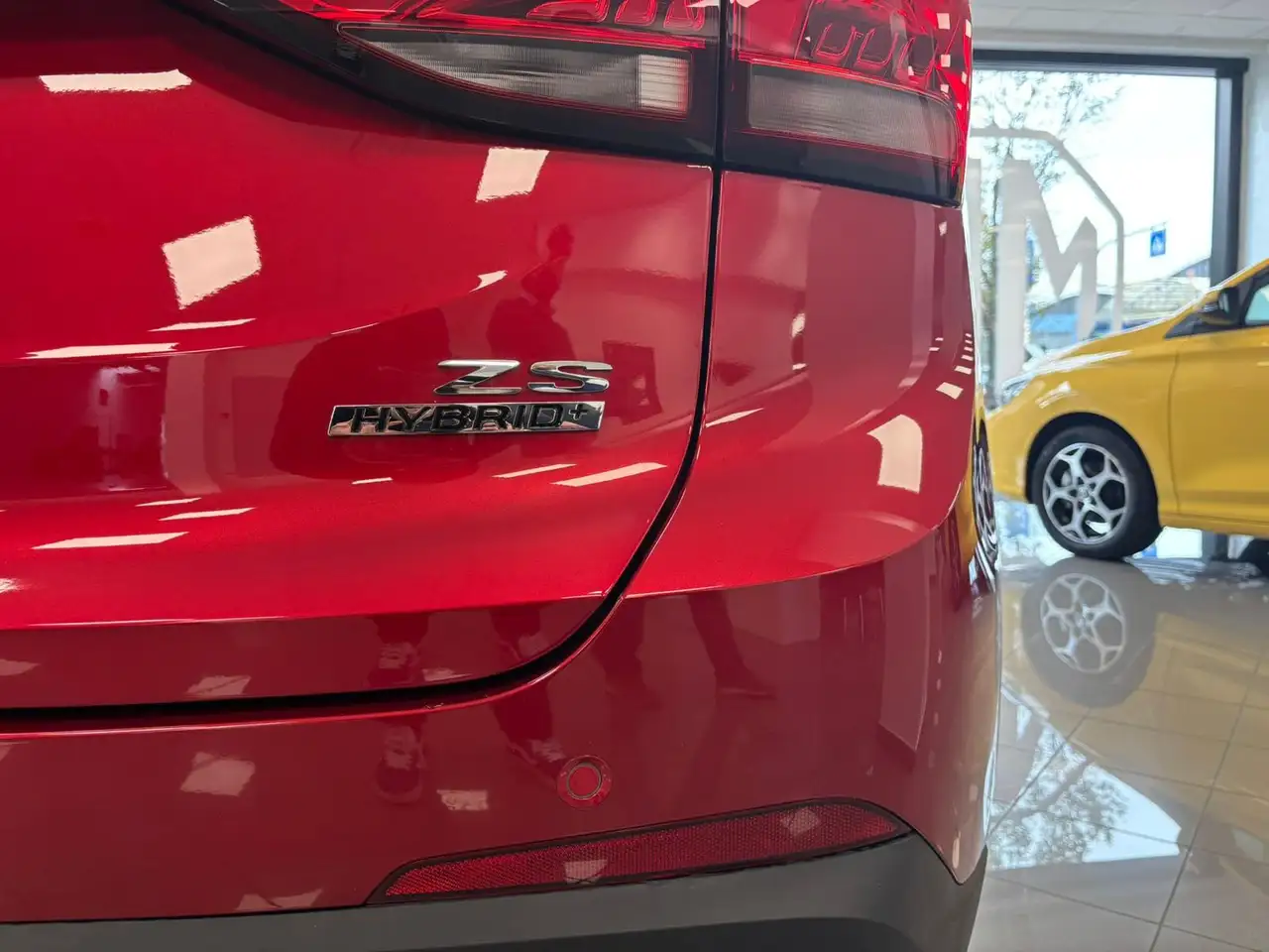 MG ZS Hybrid+ LUX Red, миниатюра 9